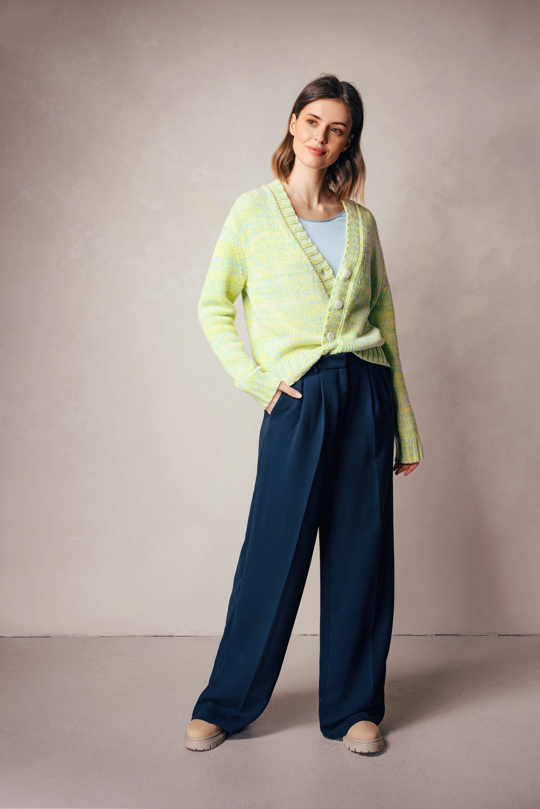Strickjacke aus Mouliné-garn mit Knopfleiste
