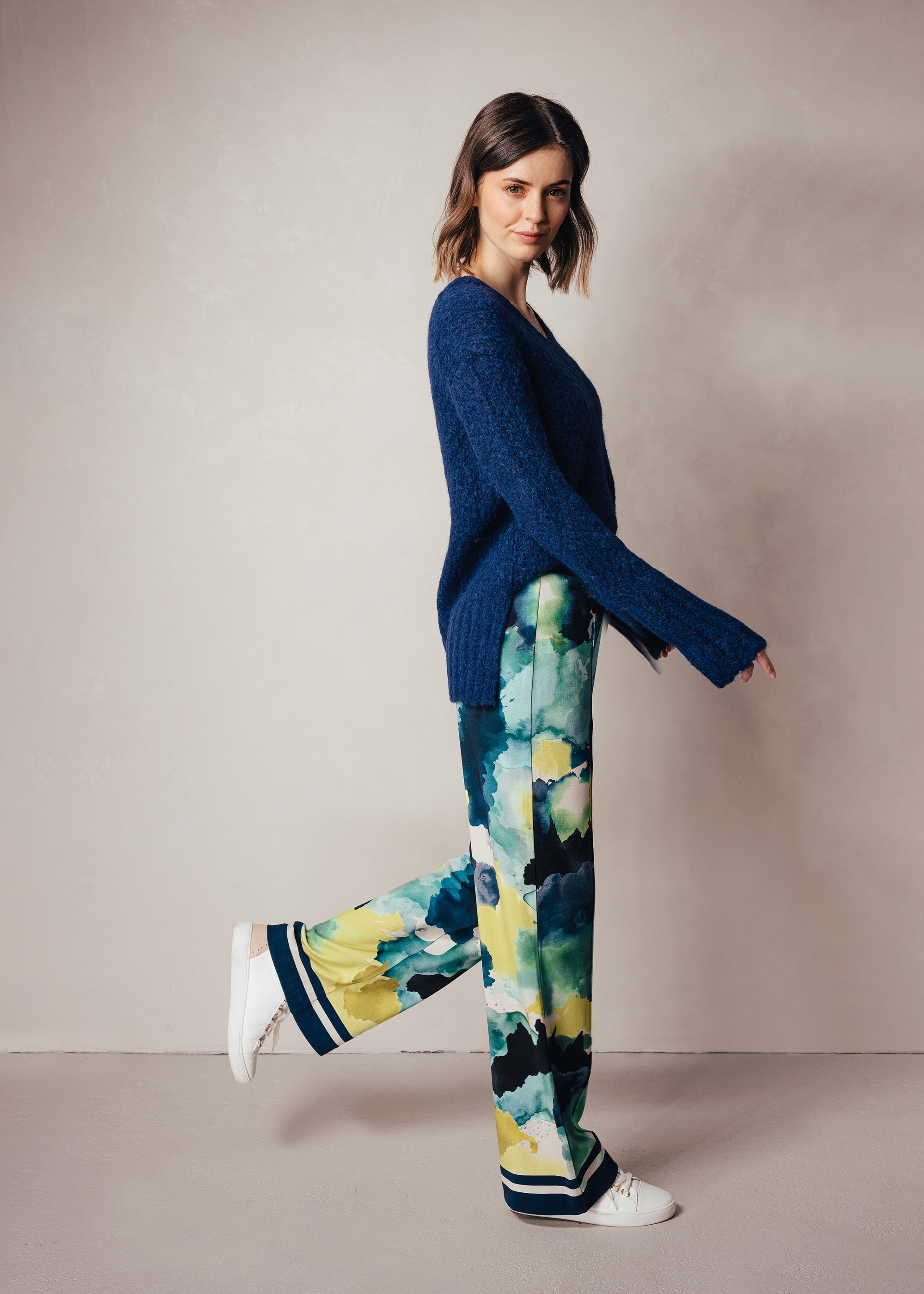 Hose mit Watercolorprint aus Viskose-Mix