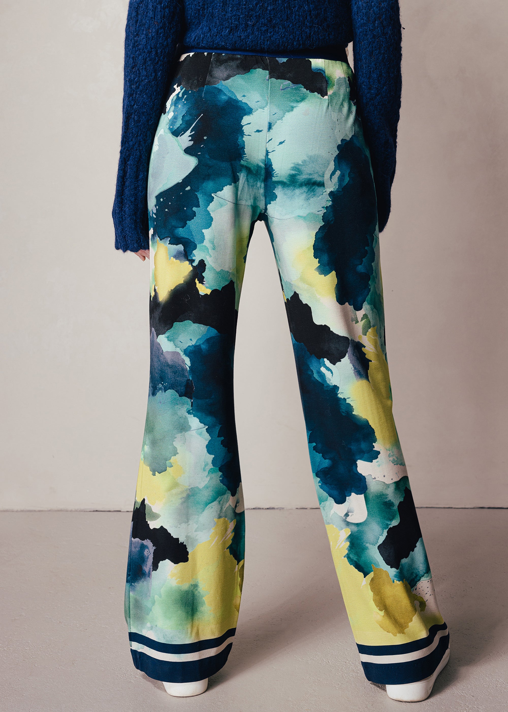 Hose mit Watercolorprint aus Viskose-Mix