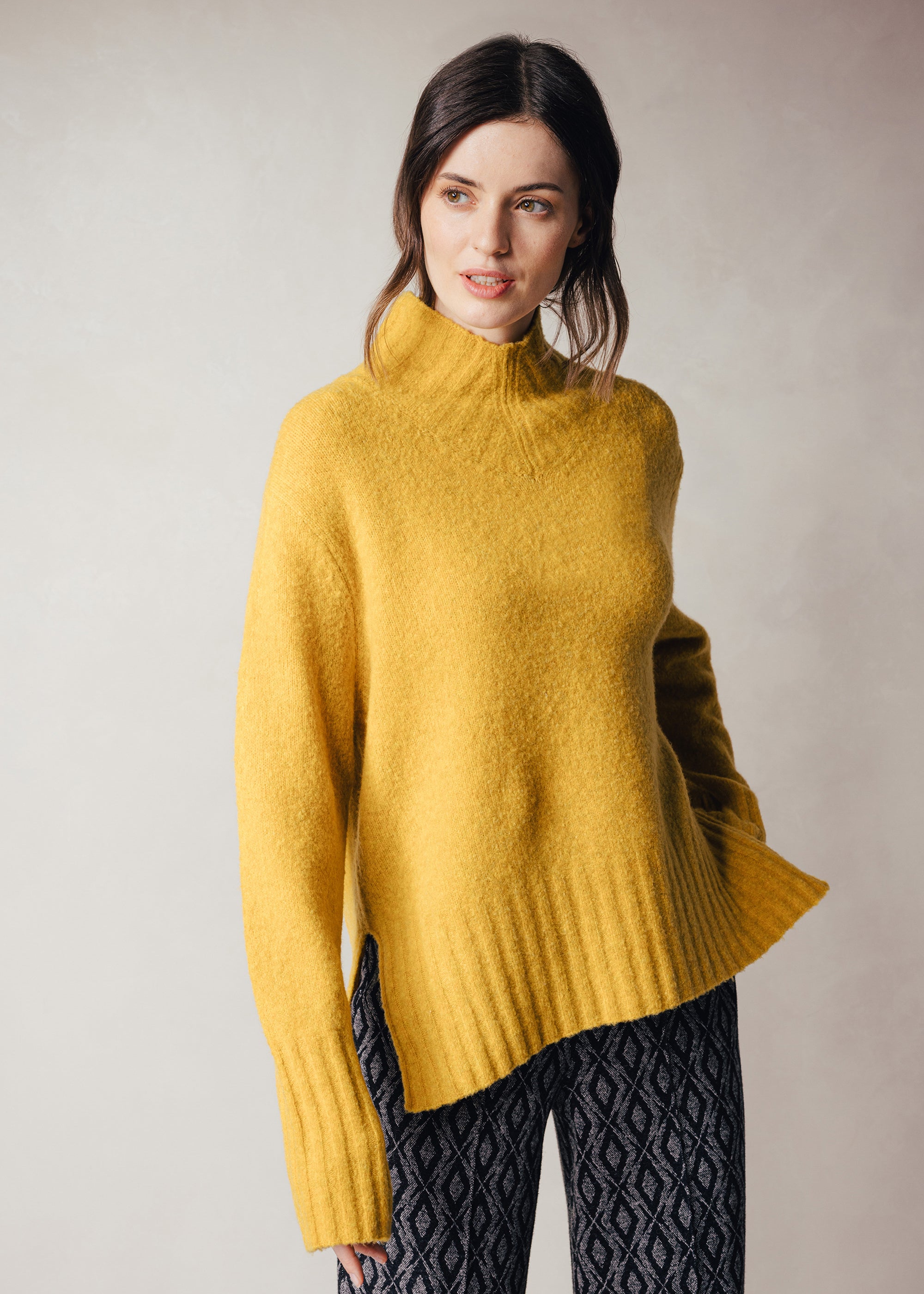 V-neck sweater made from a yak wool blend