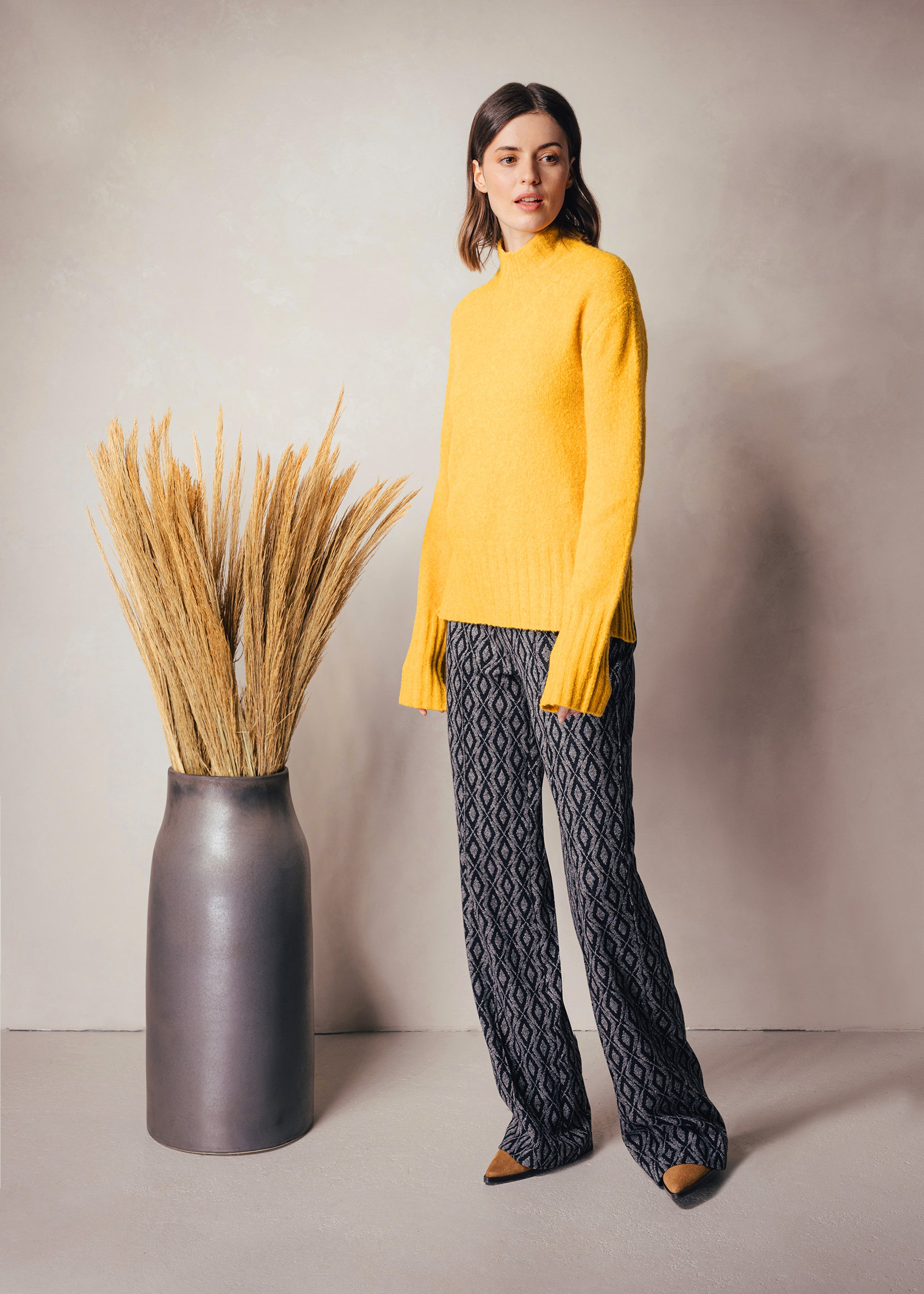V-neck sweater made from a yak wool blend