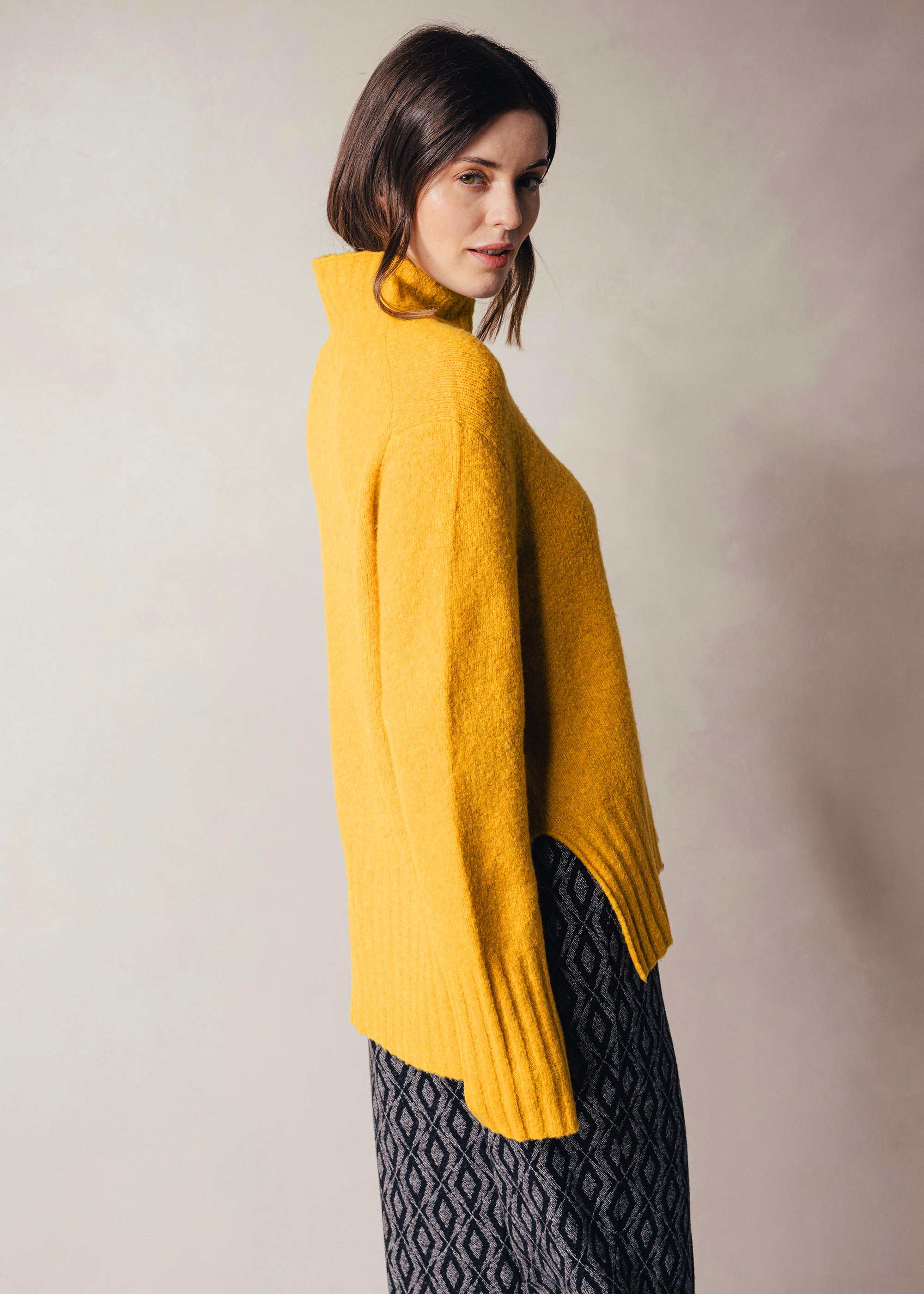V-neck sweater made from a yak wool blend