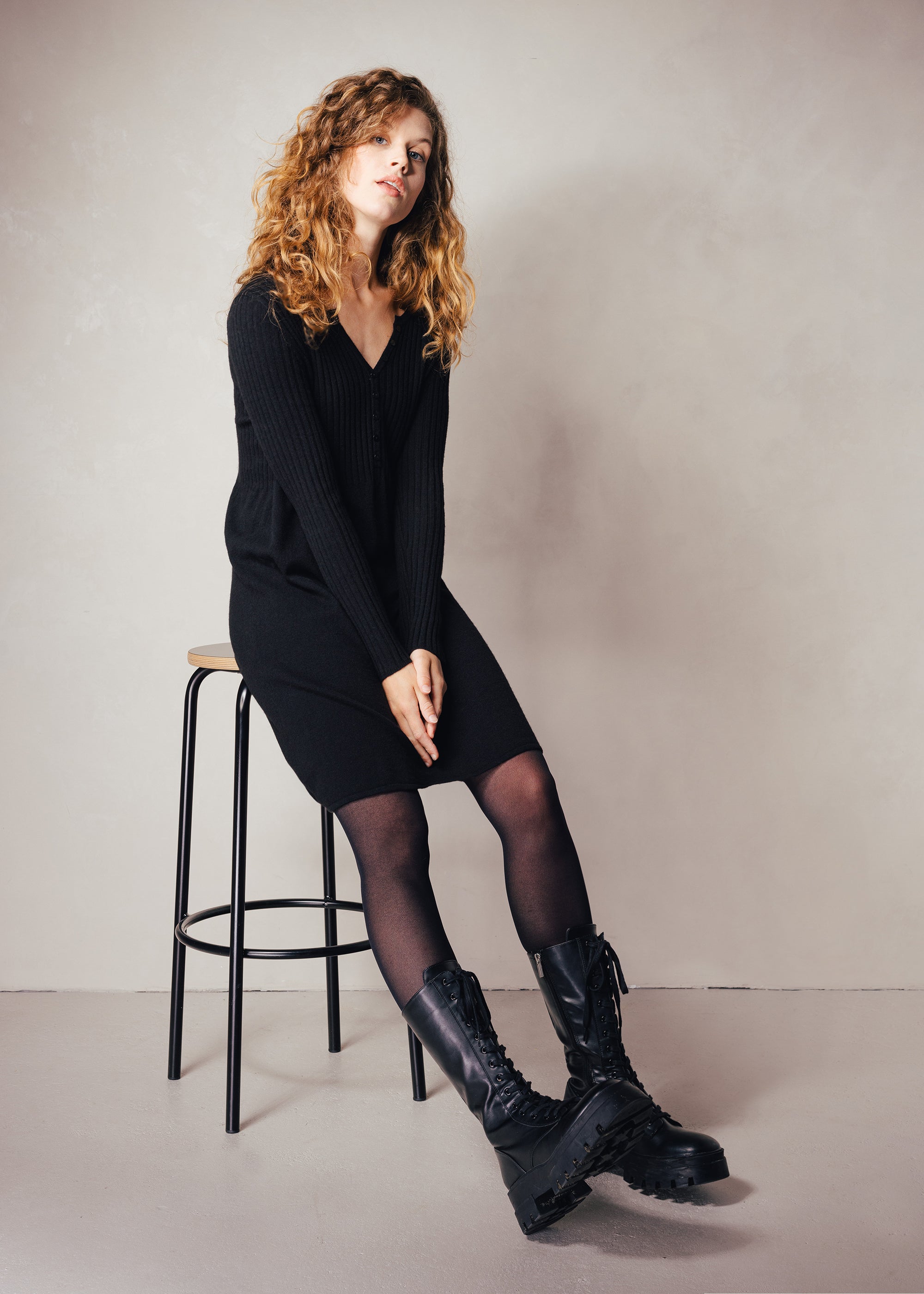 Strickkleid mit Knopfleiste aus Viskose-Woll-Mix