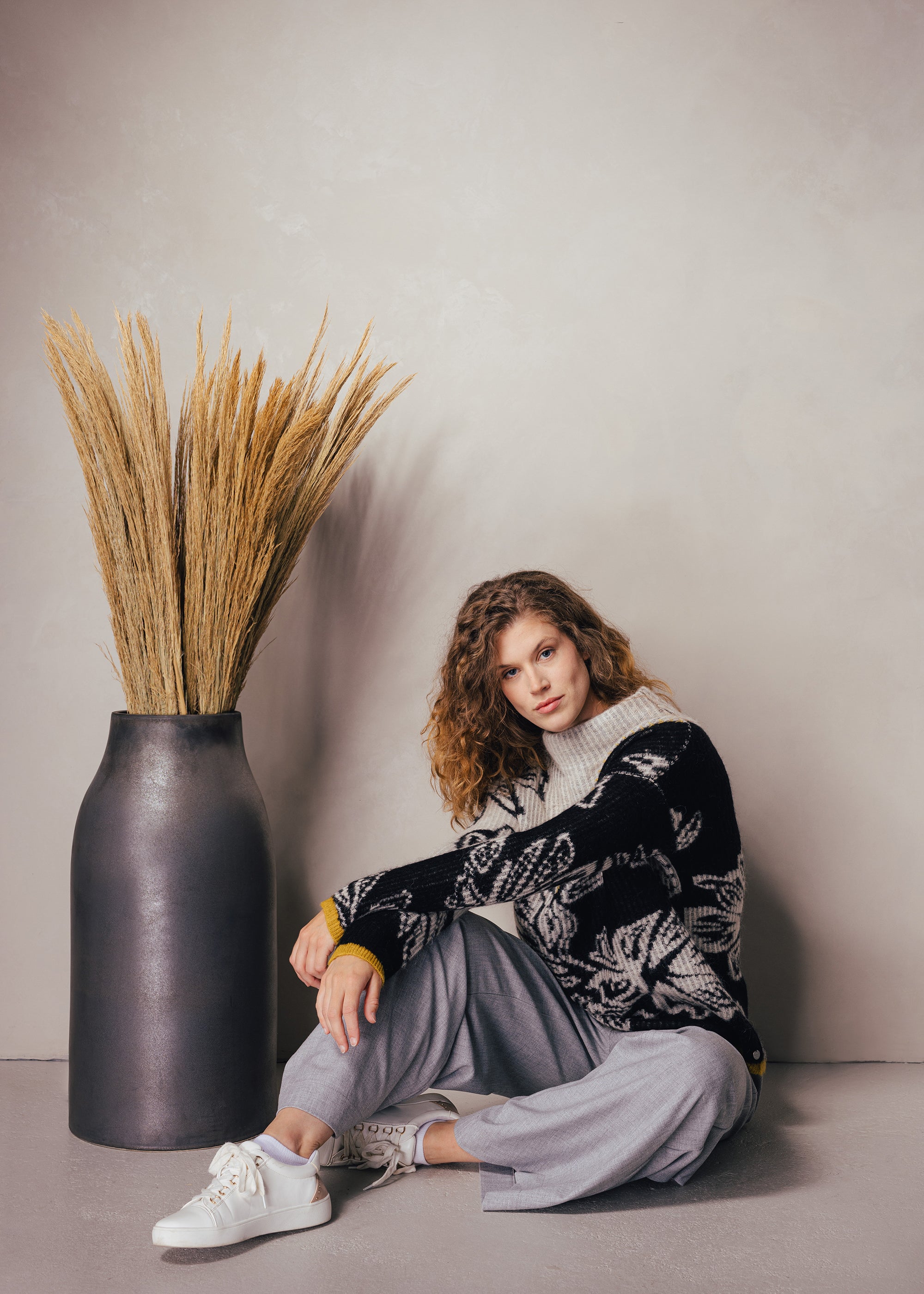 Jacquard-Pullover mit floralem Muster und Stehkragen