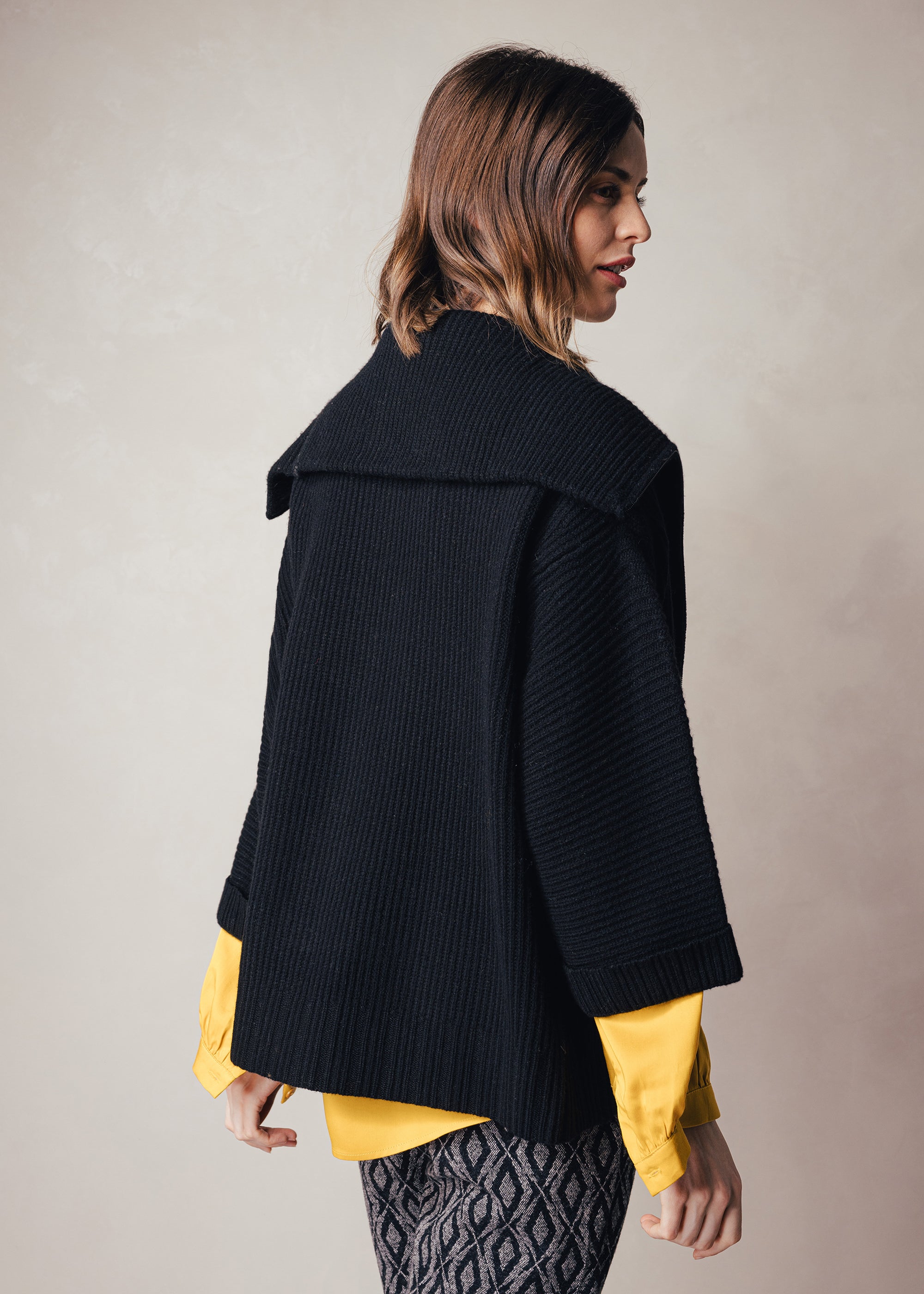 Reißverschlussjacke mit Stehkragen aus reiner Wolle