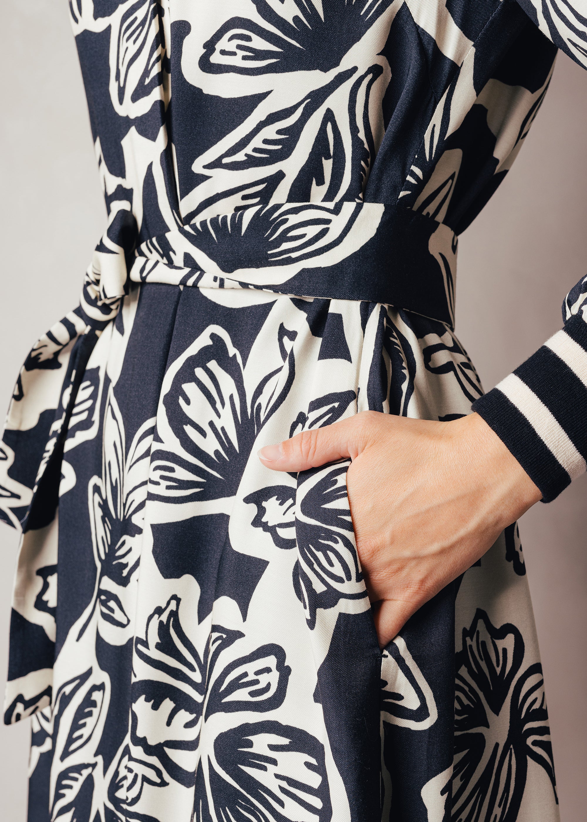 Floral print dress made of viscose