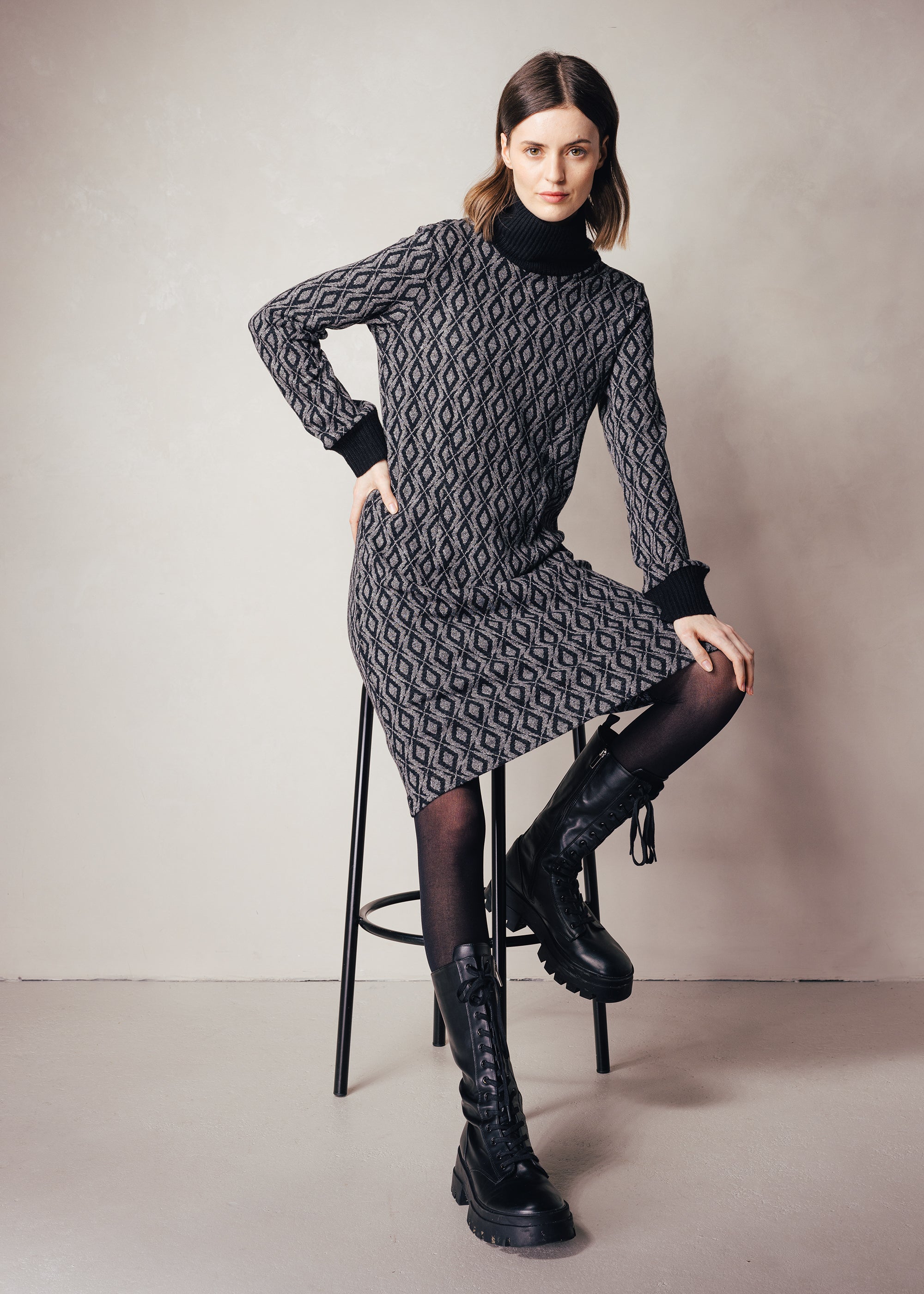 Kleid aus Jersey-Jacquard mit geometrischem Muster