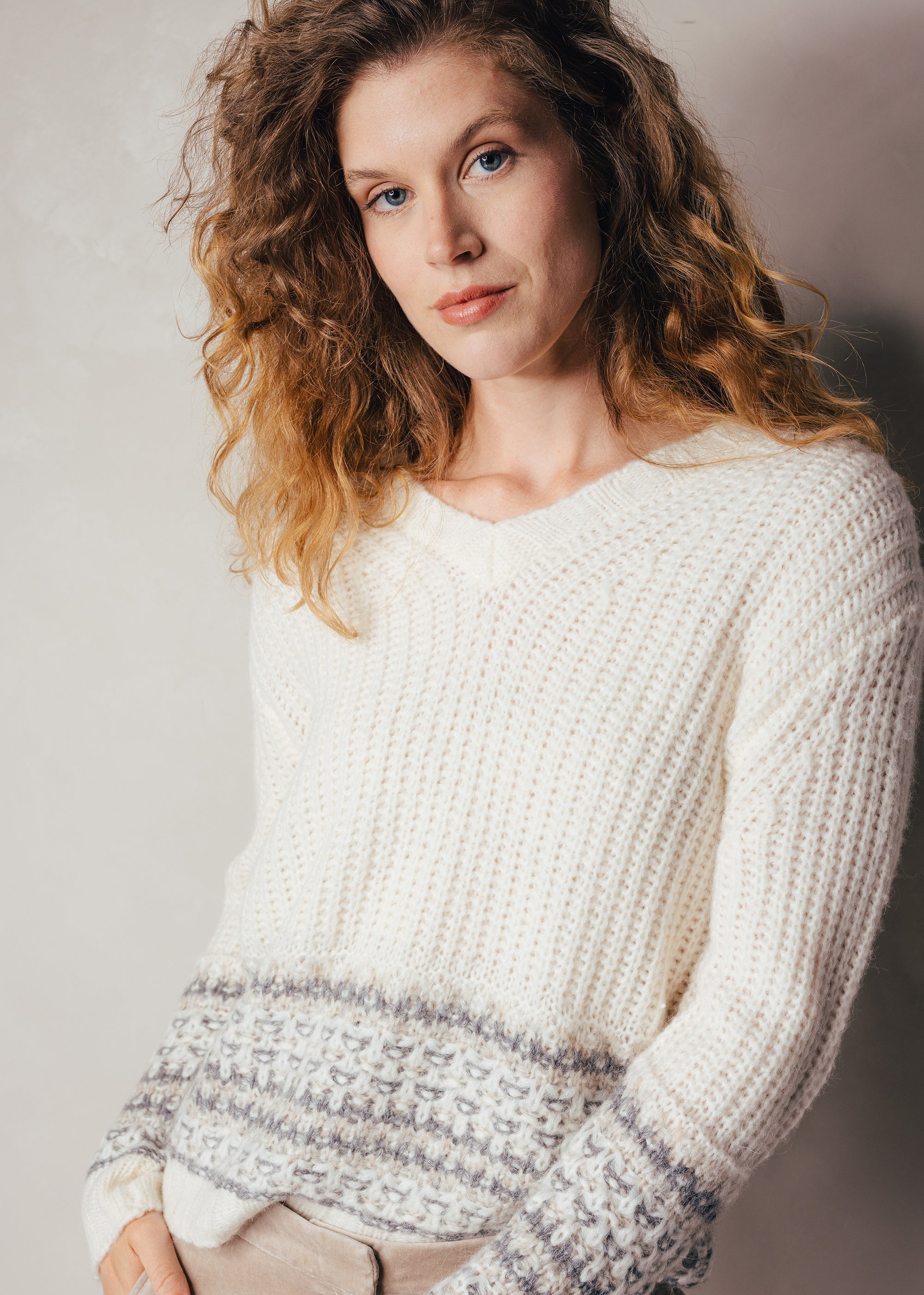 Pullover mit V-Ausschnitt aus Woll-Alpaka-Mix