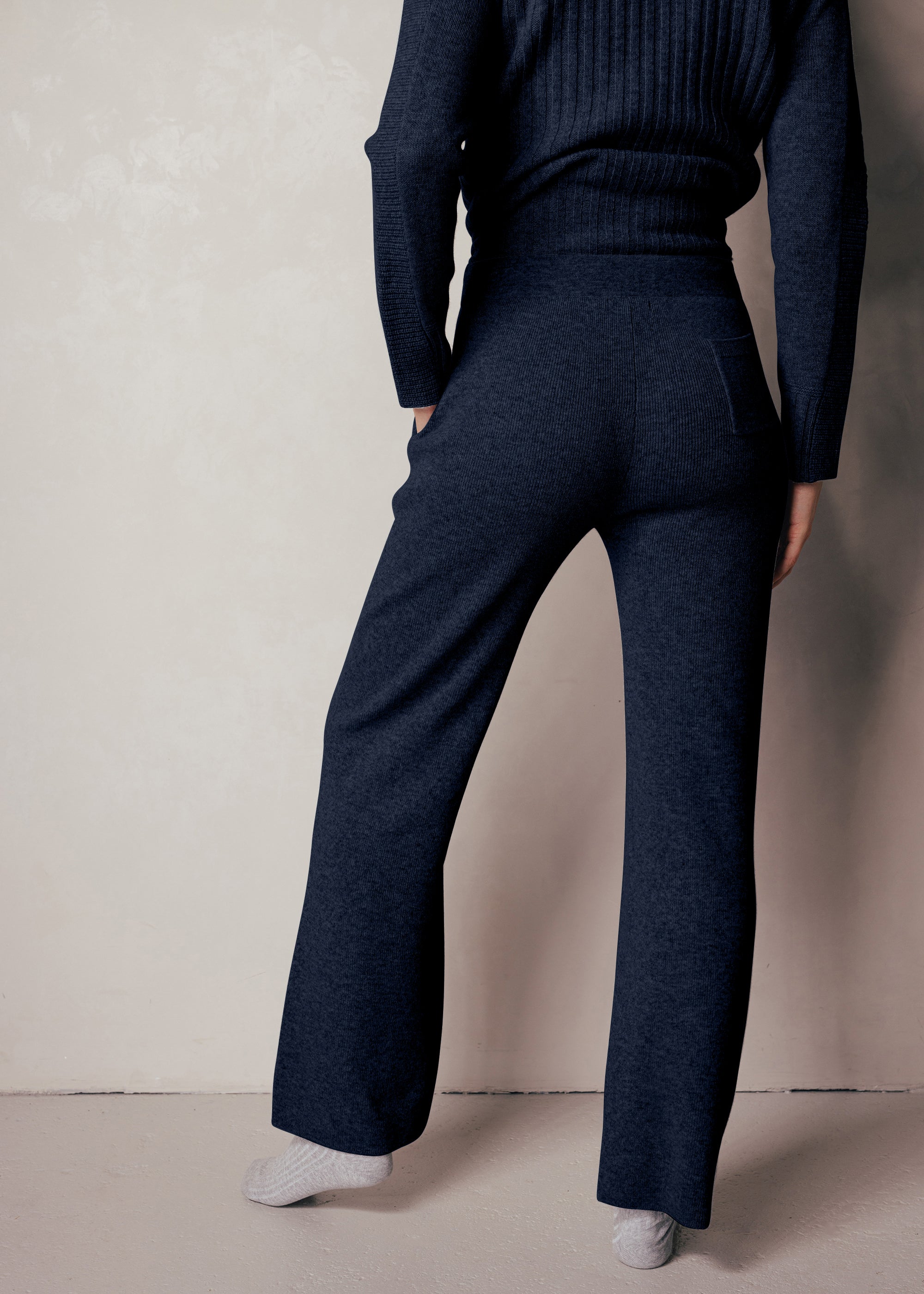 Knitted trousers made of pure wool