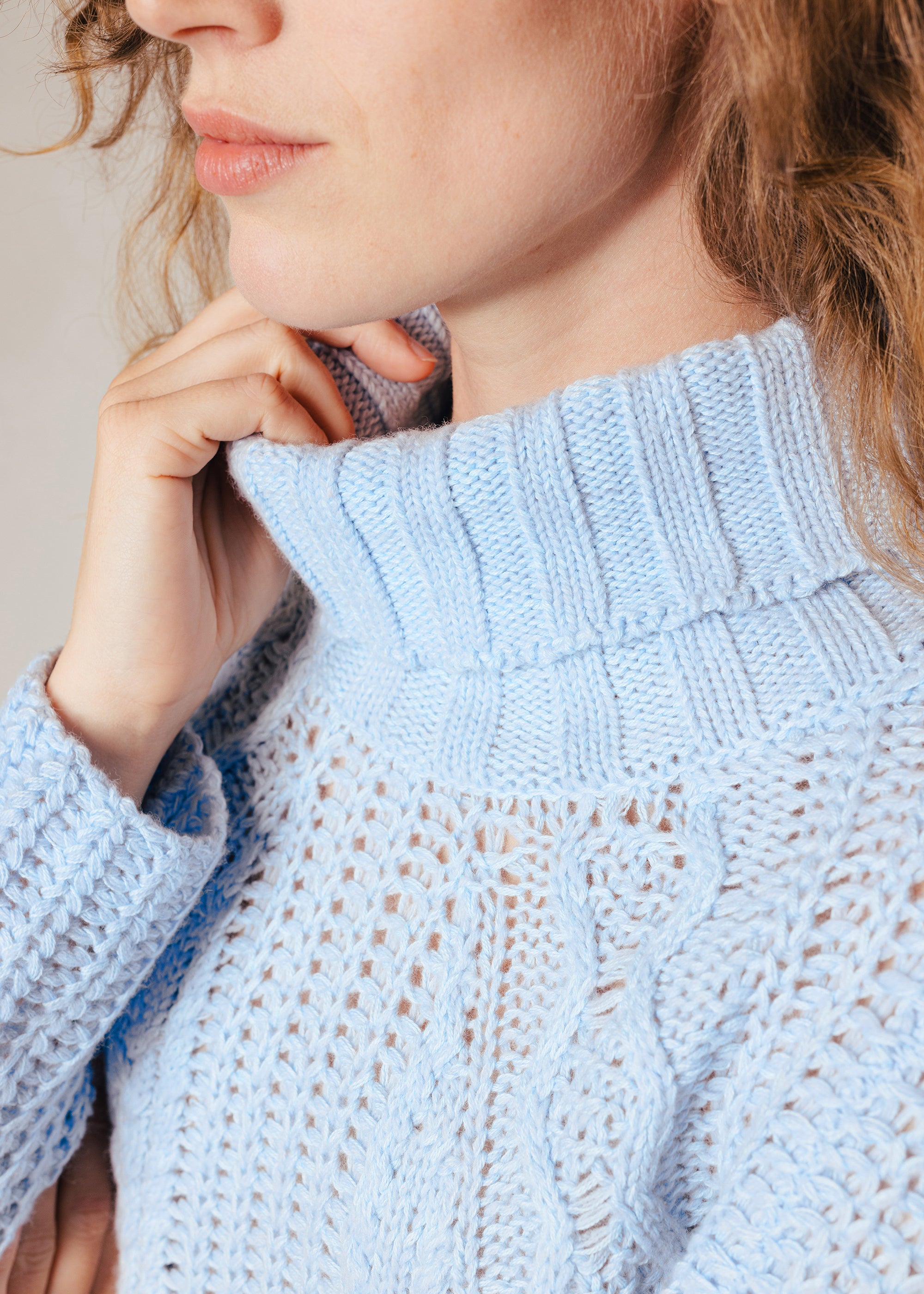Rollkragenpullover mit Zopfmuster aus Woll-Kaschmir-Mix
