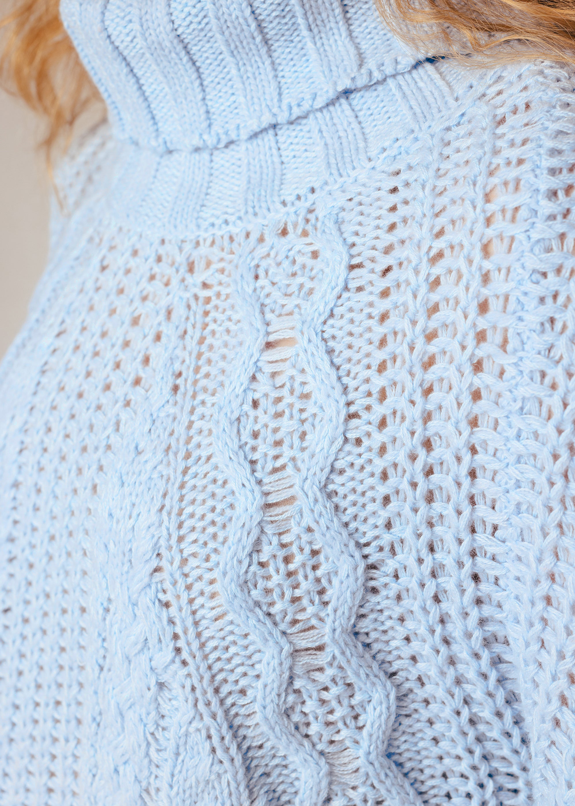 Rollkragenpullover mit Zopfmuster aus Woll-Kaschmir-Mix