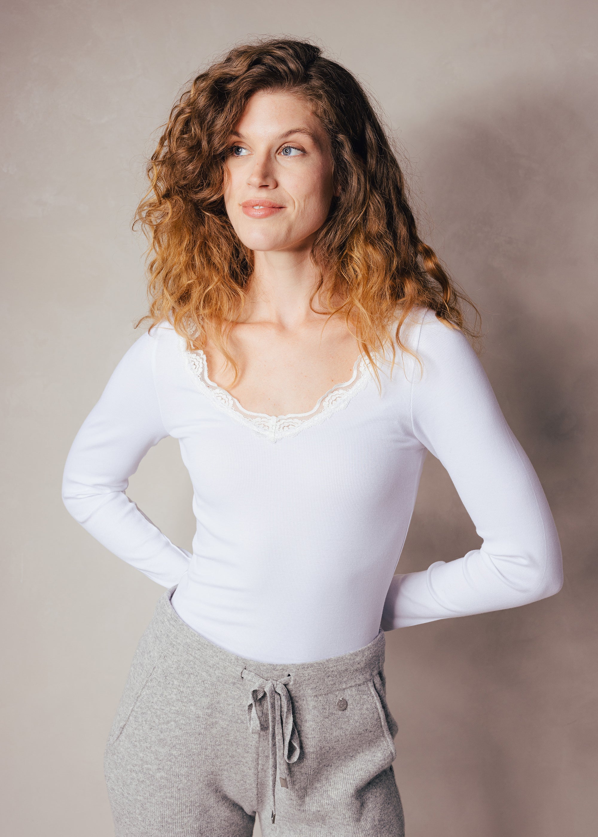 Langarmshirt mit Spitze aus Organic Cotton-Mix