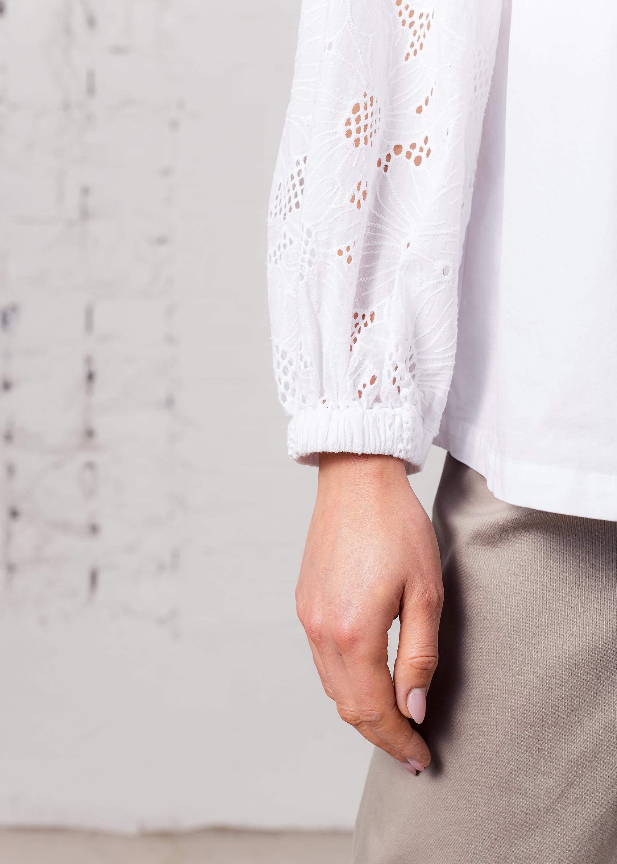 Bluse mit Spitzen-Ärmeln aus Baumwolle