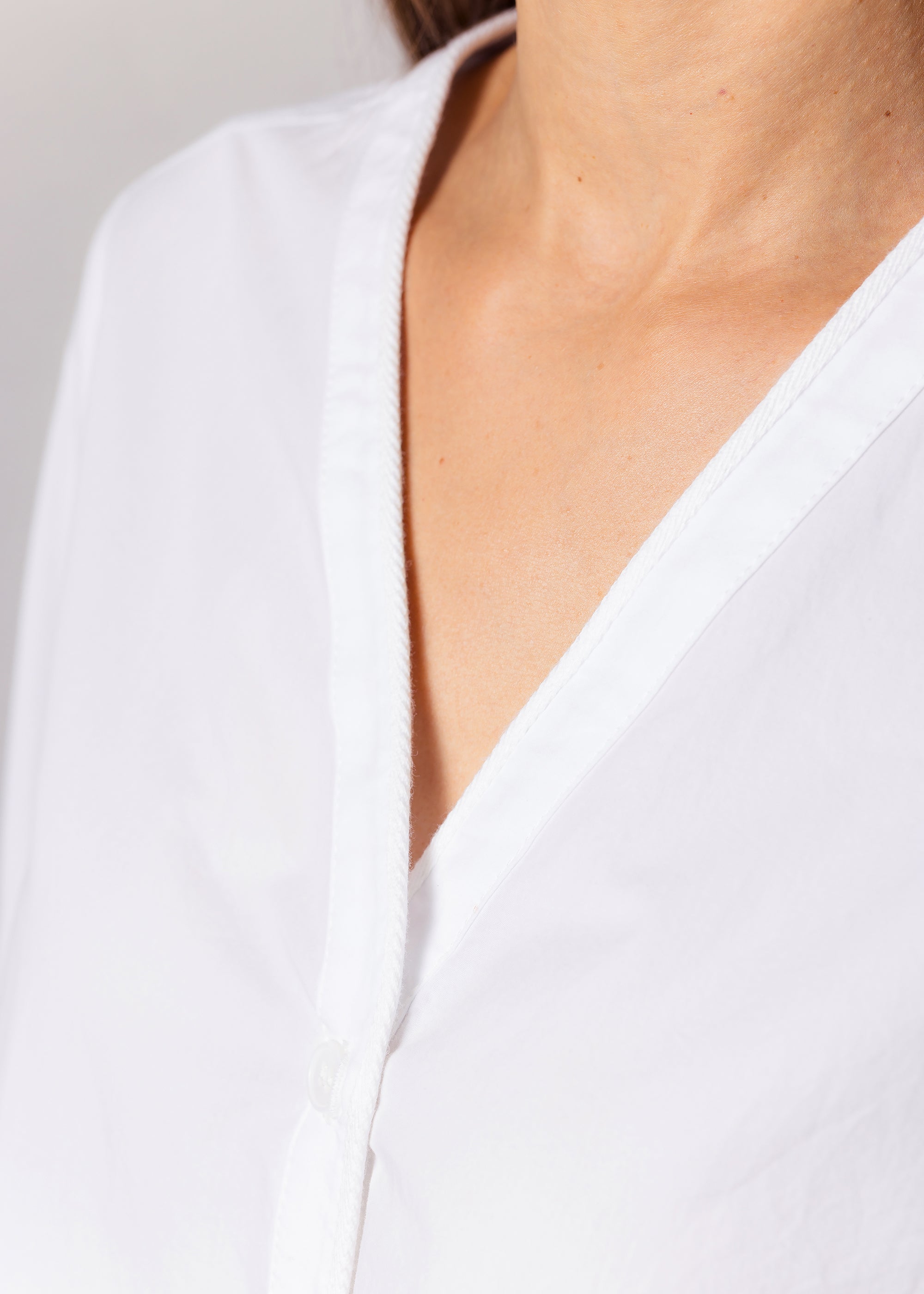 Short-sleeved hoodie made of thin viscose