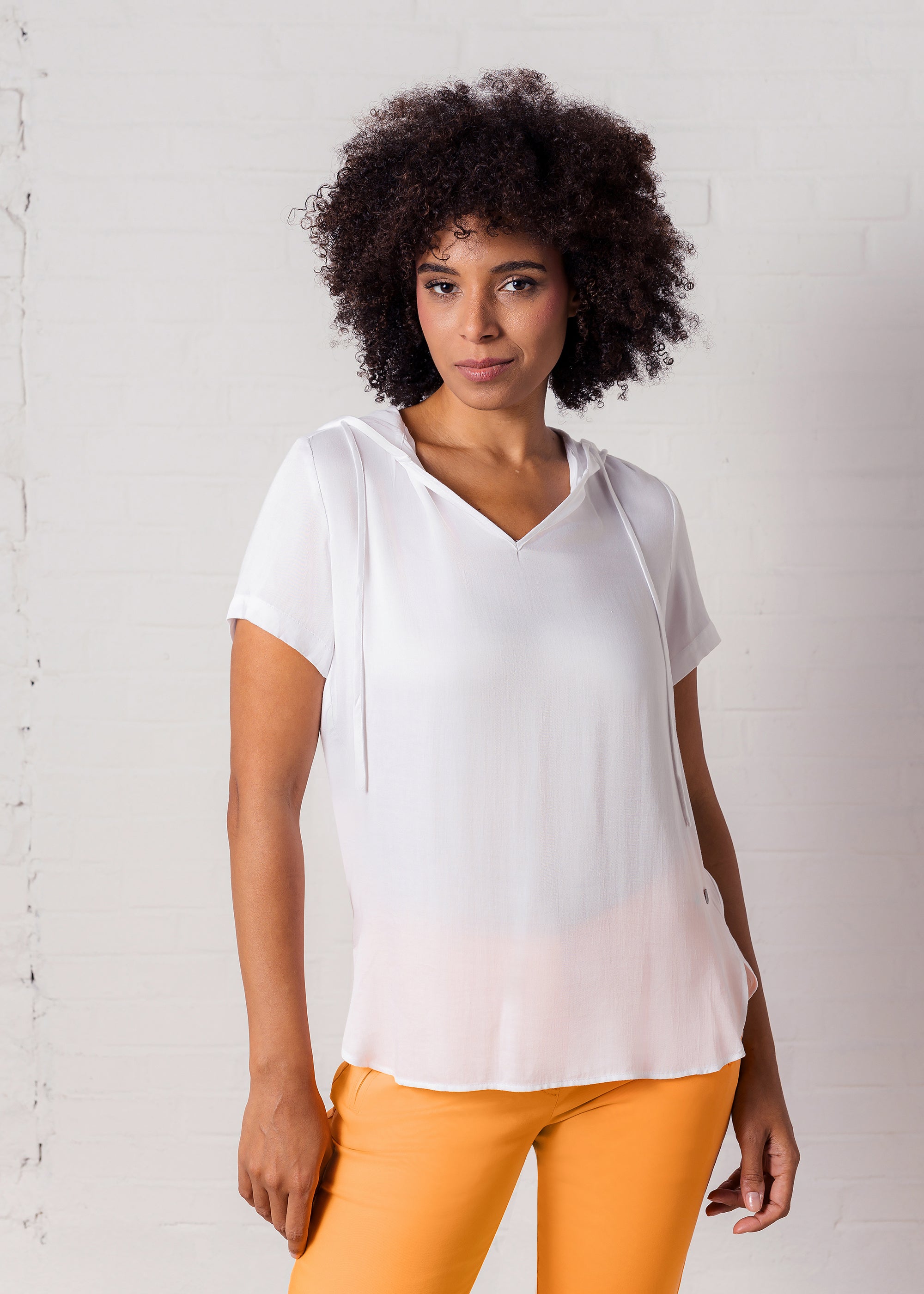 Short-sleeved hoodie made of thin viscose