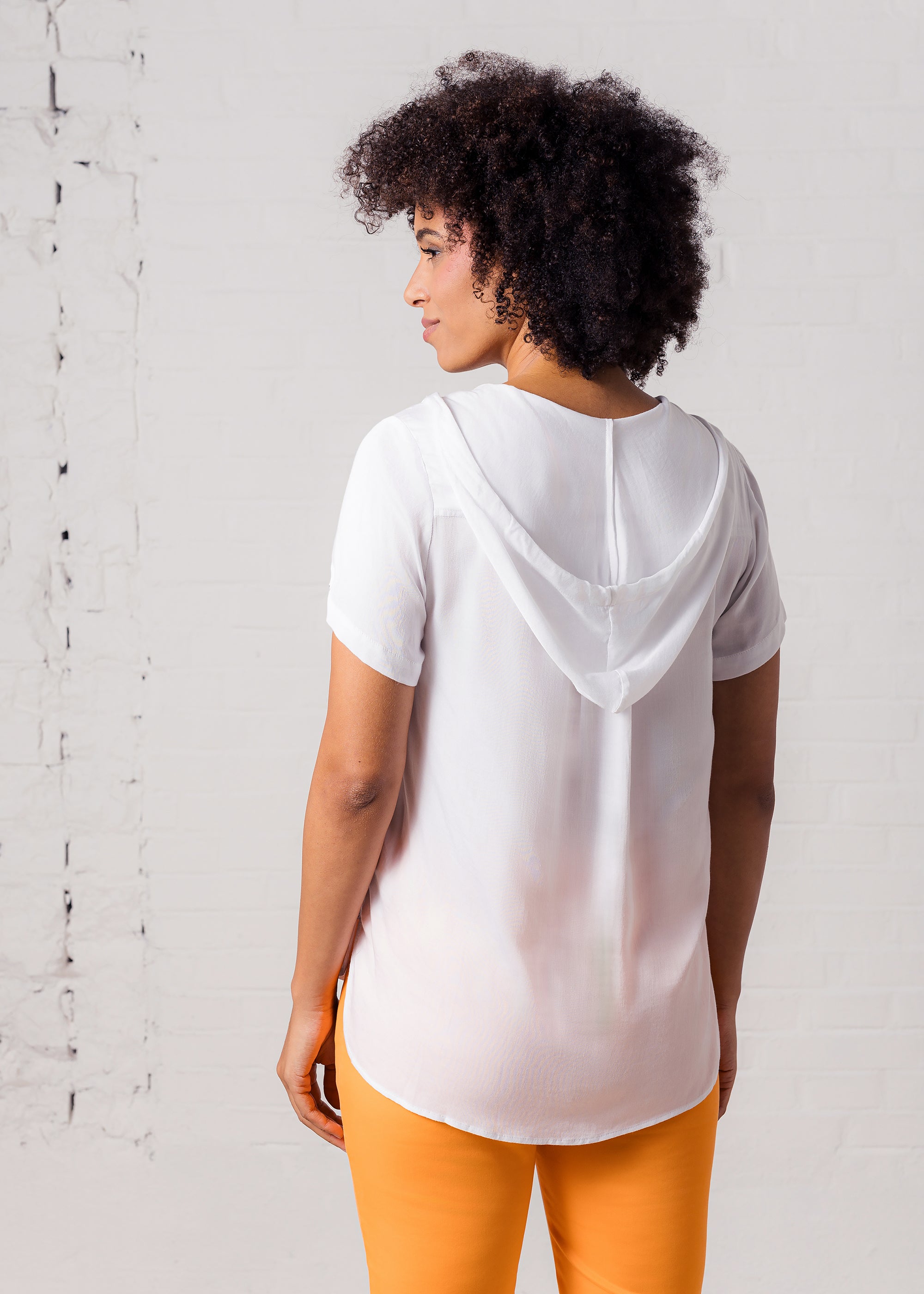 Short-sleeved hoodie made of thin viscose