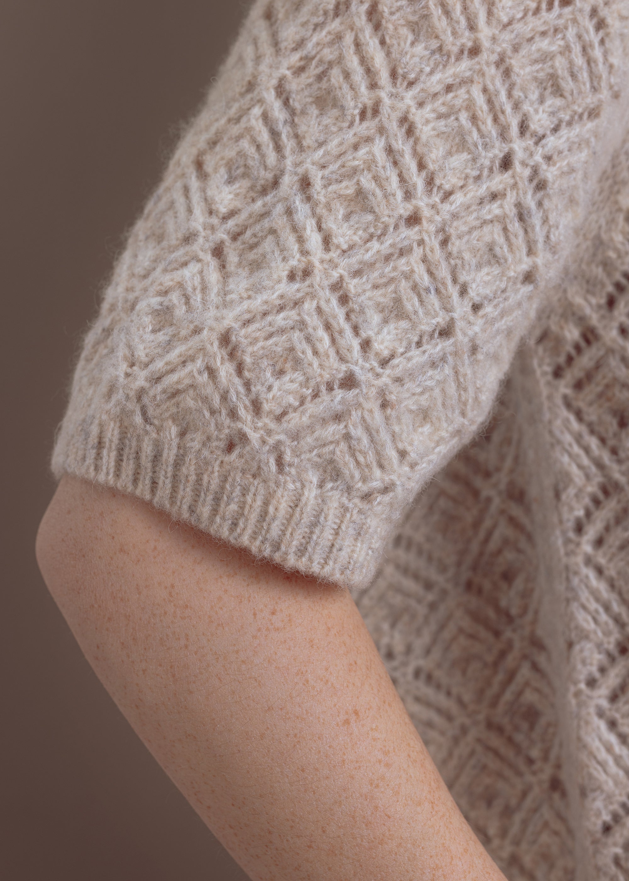 Kurzärmeliger Pullover aus Wolle-Baumwolle-Mix