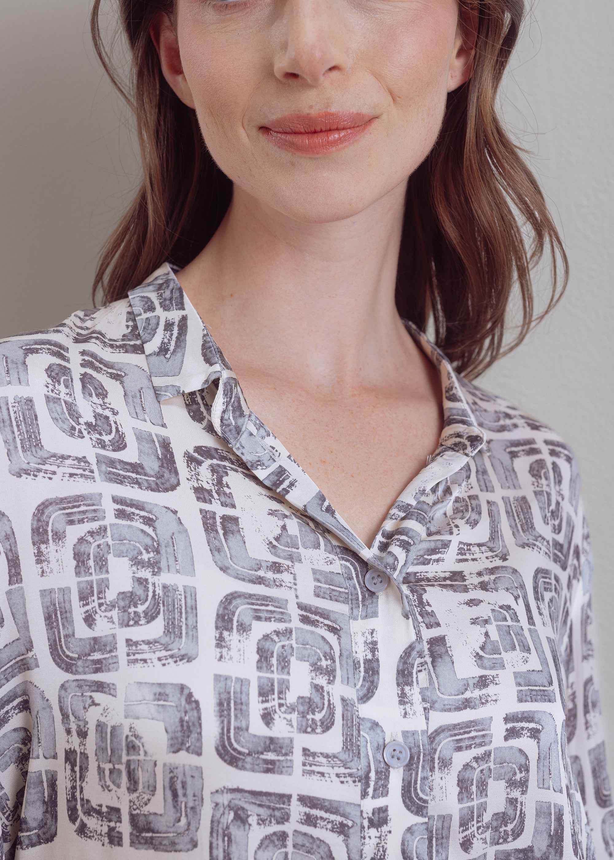 Shirt blouse with graphic print made of viscose blend