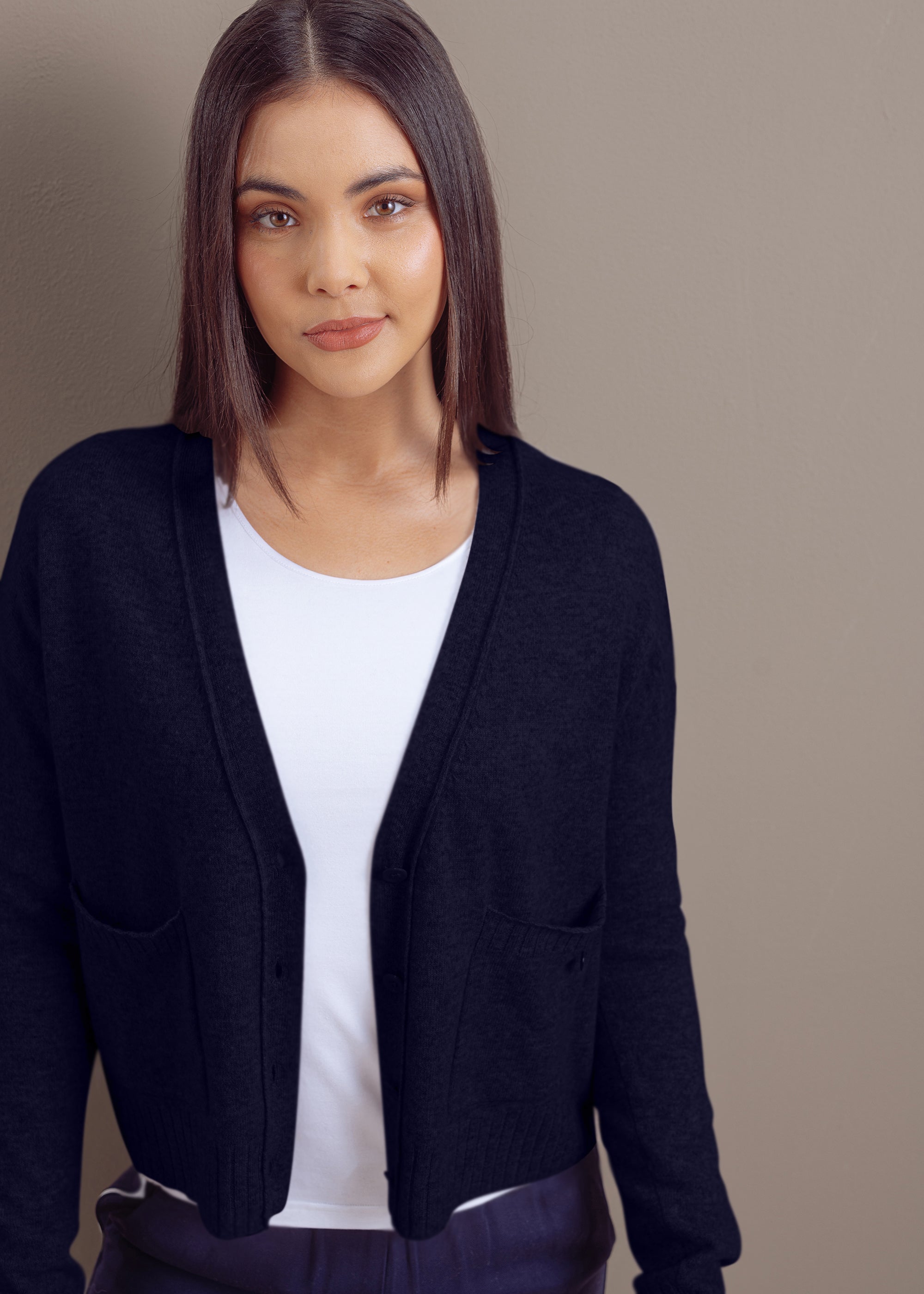 Kurze Strickjacke aus reiner Merinowolle