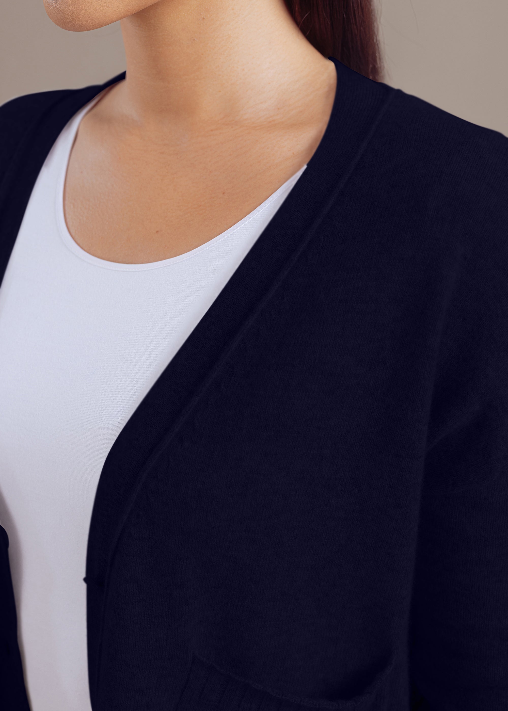 Kurze Strickjacke aus reiner Merinowolle