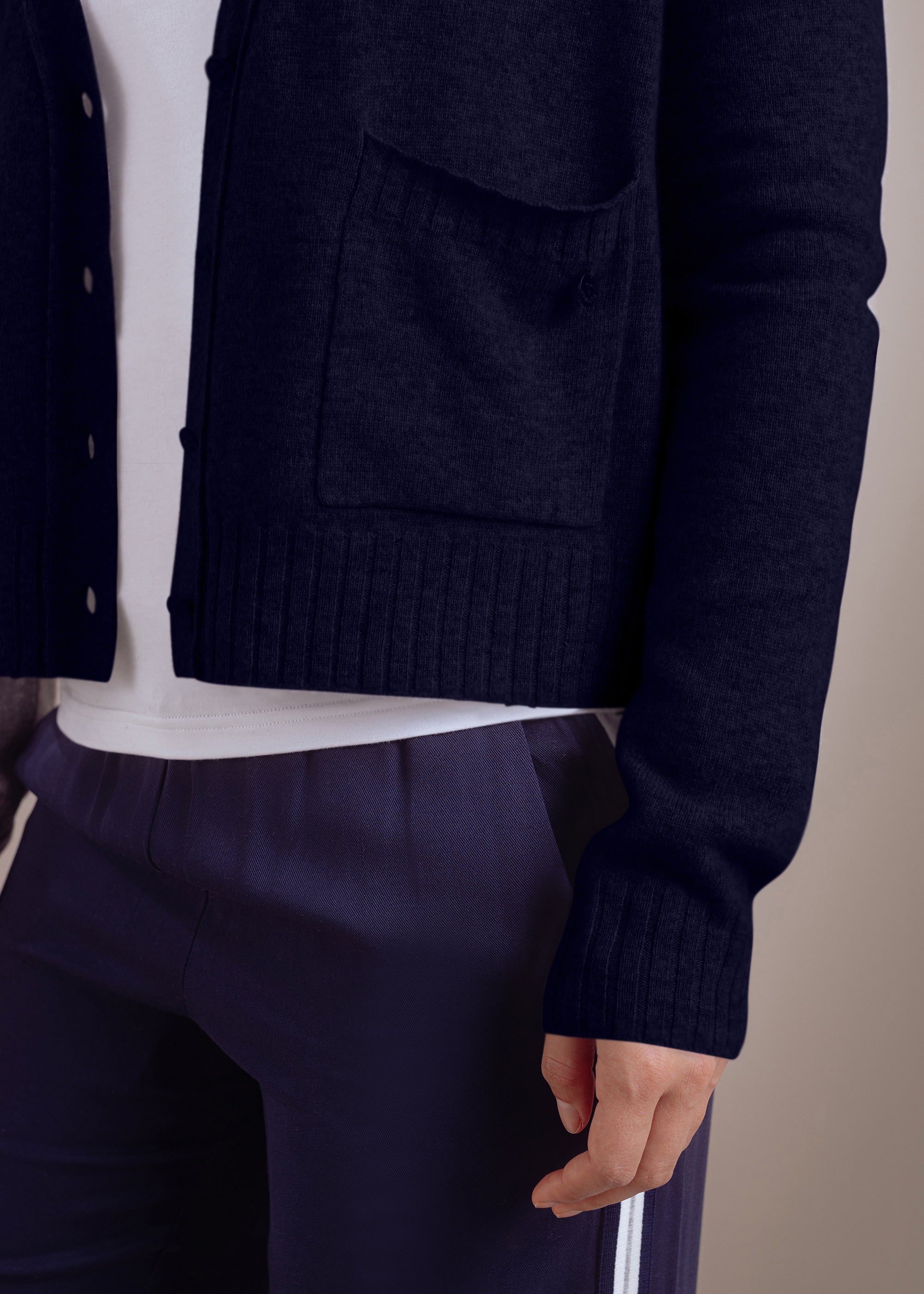 Kurze Strickjacke aus reiner Merinowolle