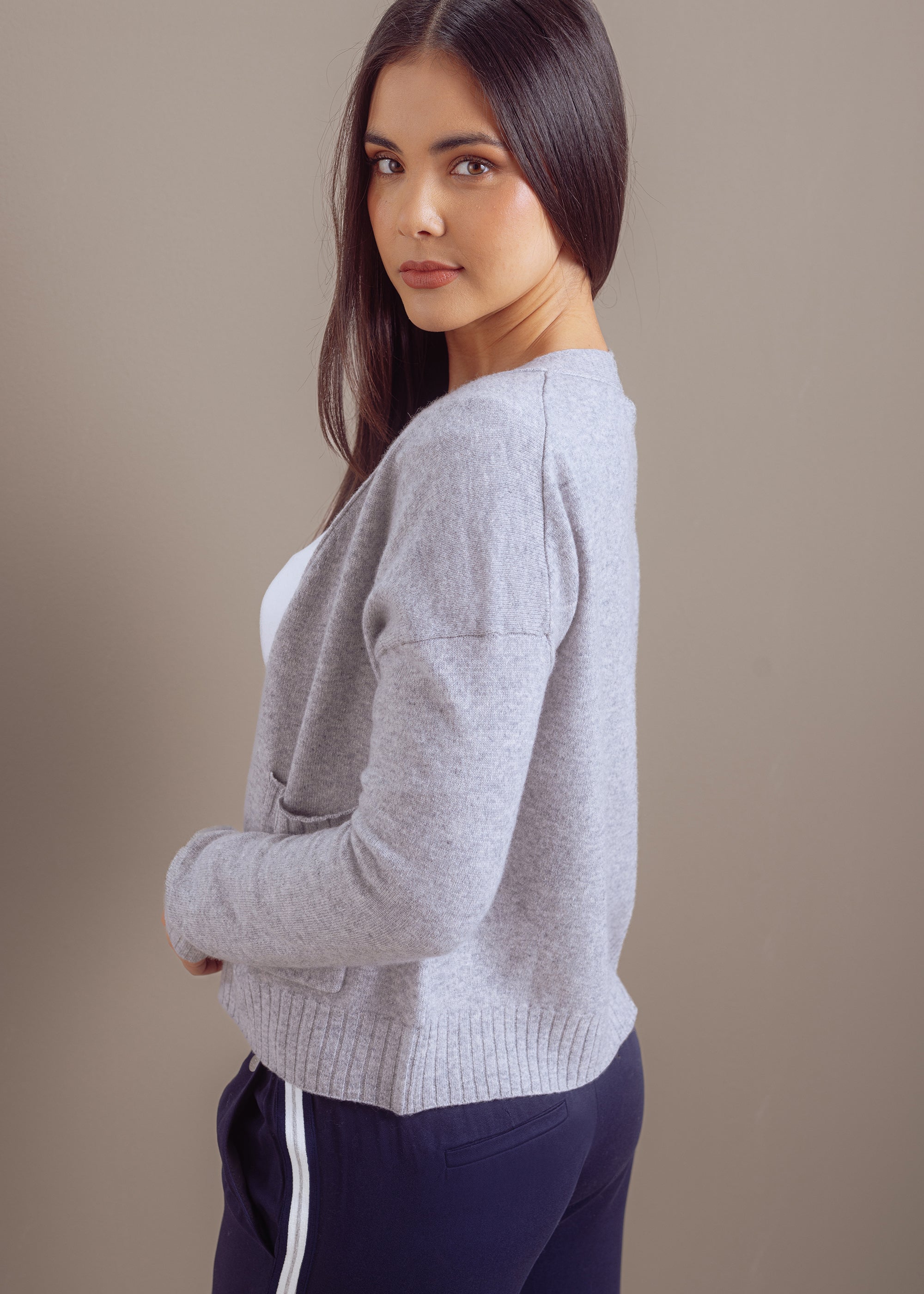 Kurze Strickjacke aus reiner Merinowolle