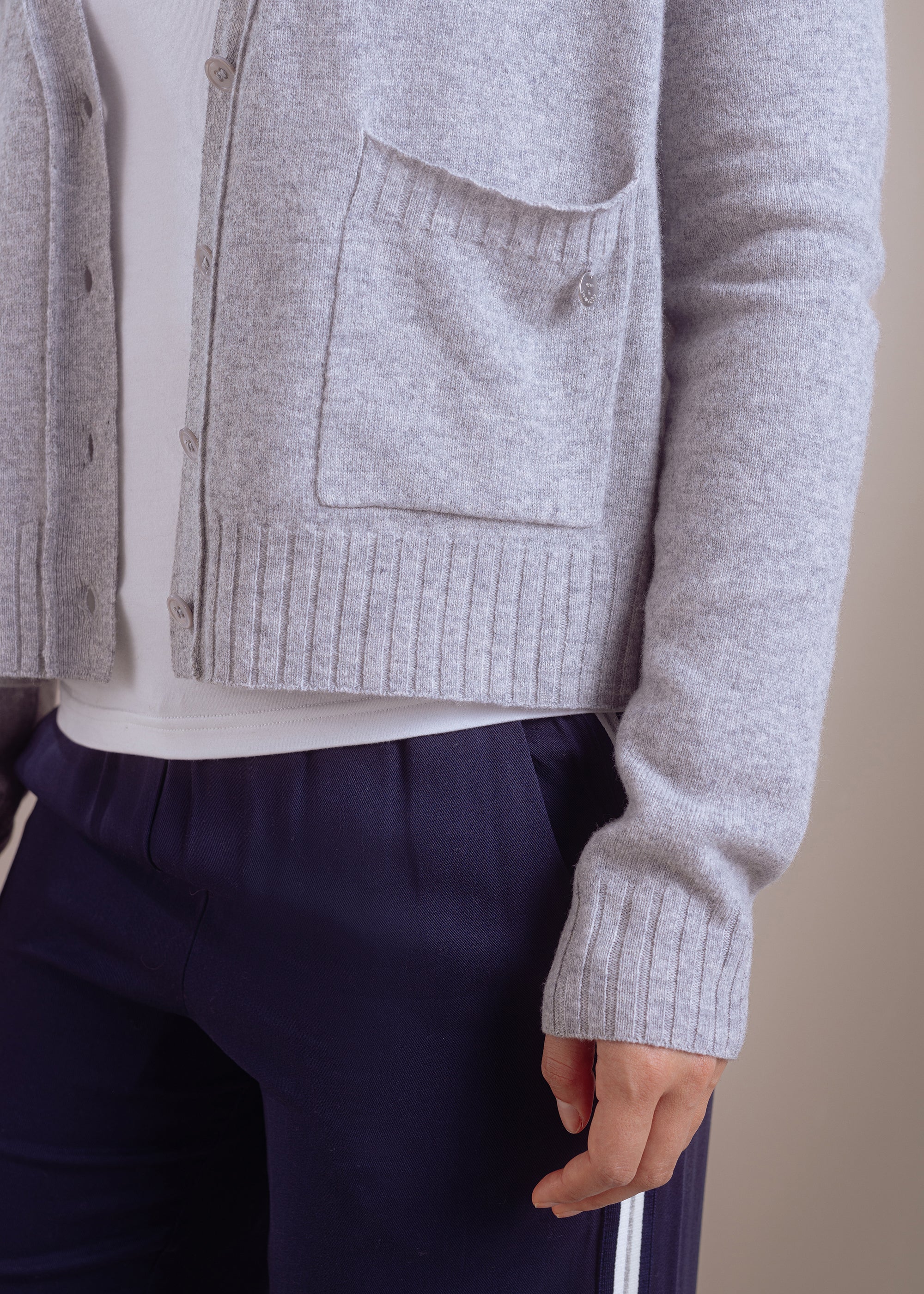 Kurze Strickjacke aus reiner Merinowolle