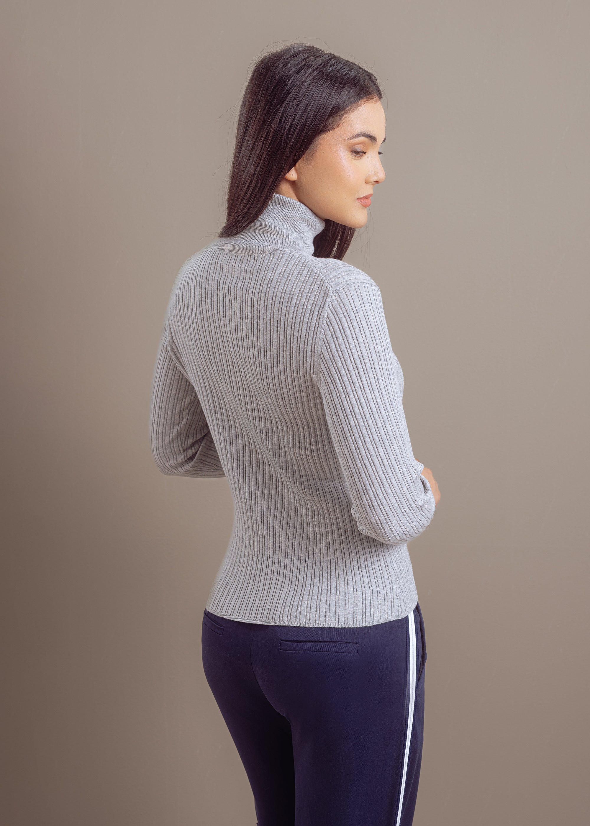 Rippenpullover mit Stehkragen aus Baumwoll-Kaschmir-Mix