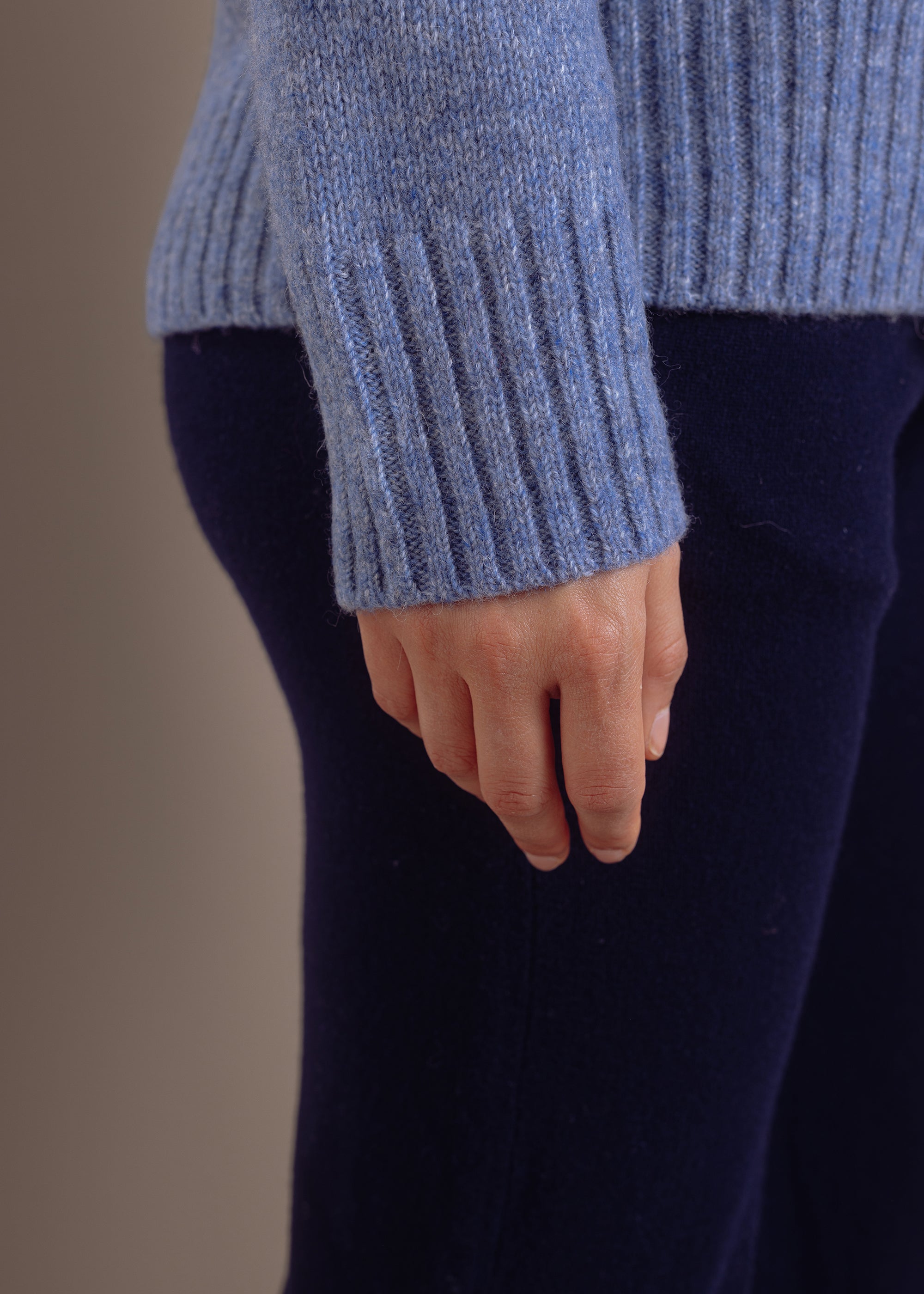 Zopfmuster-Pullover mit Rollkragen aus Wolle-Baumwoll-Mix