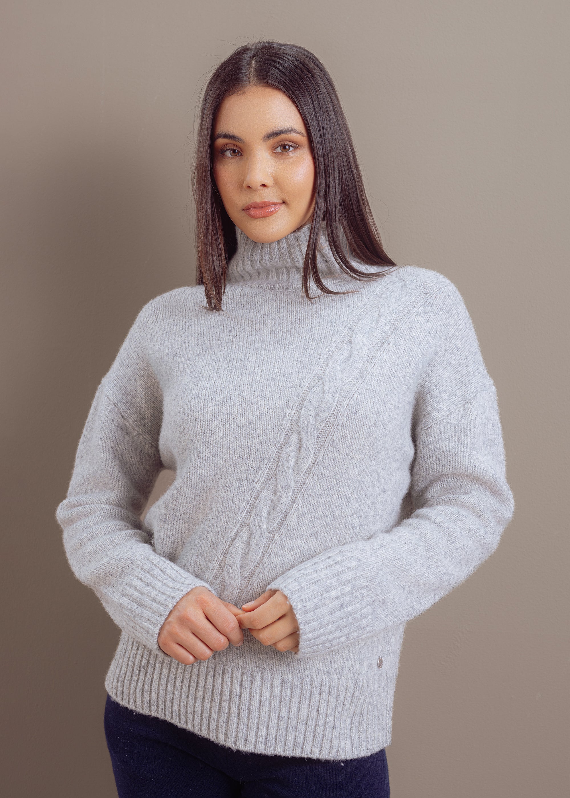 Zopfmuster-Pullover mit Rollkragen aus Wolle-Baumwoll-Mix