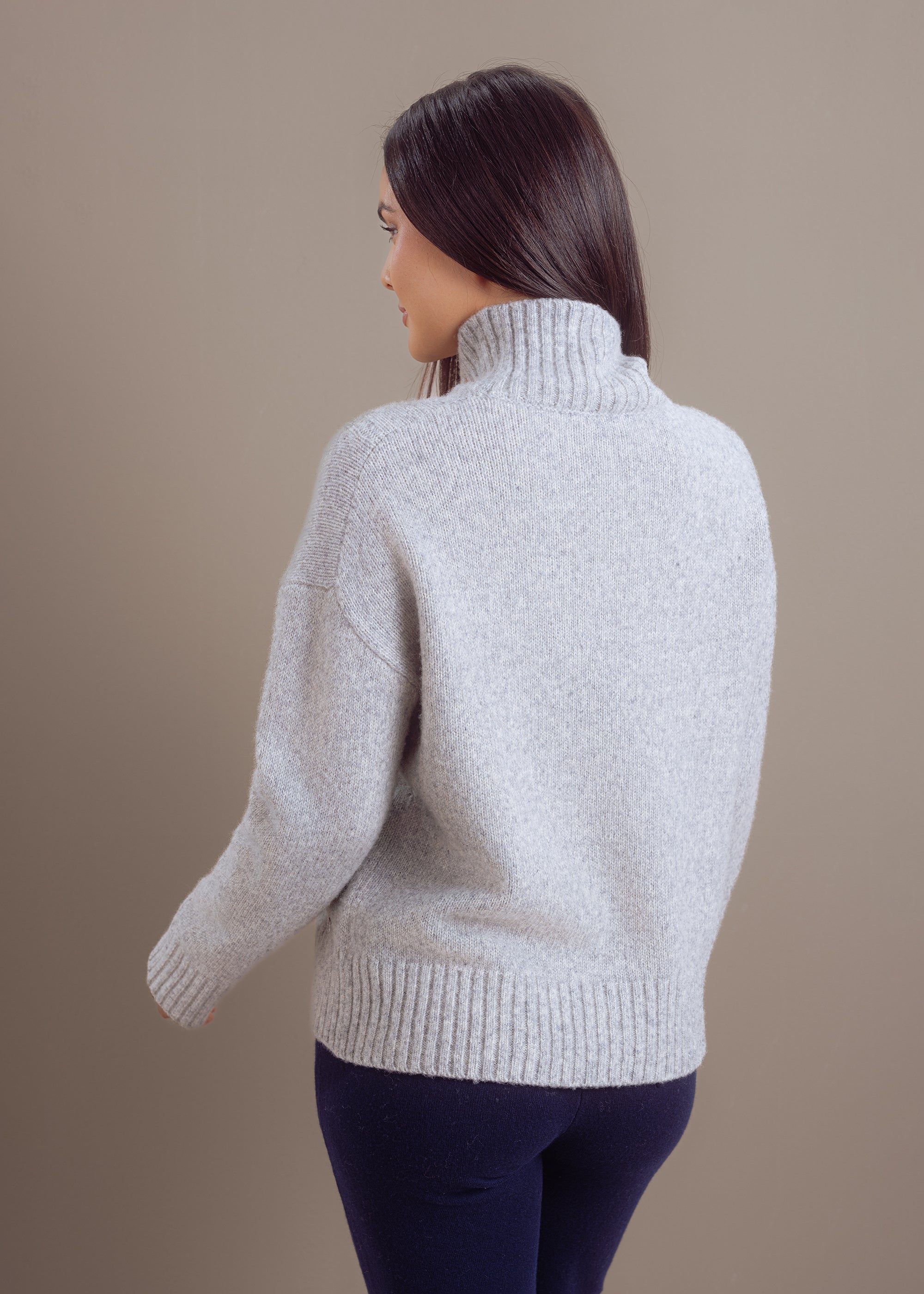 Zopfmuster-Pullover mit Rollkragen aus Wolle-Baumwoll-Mix