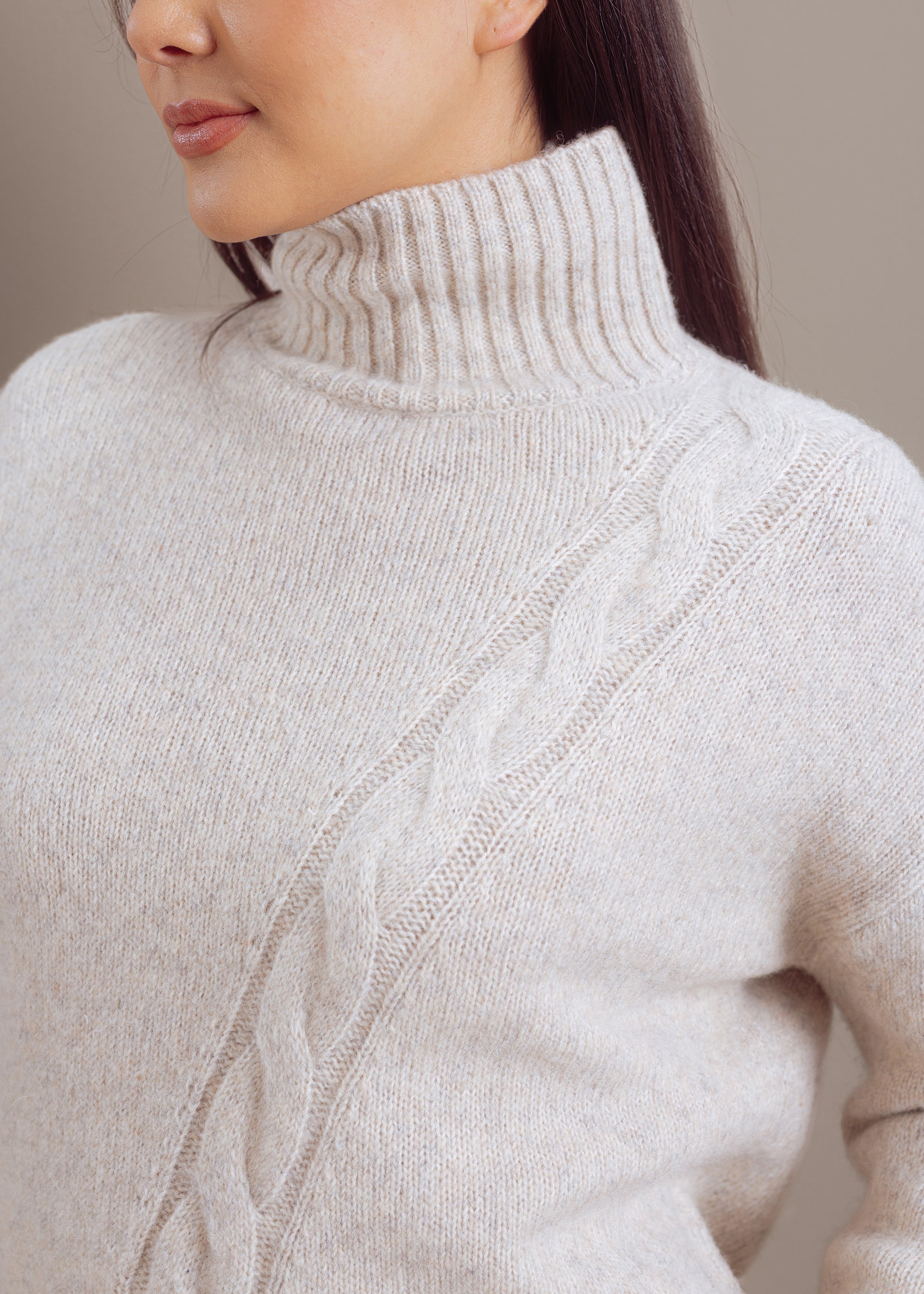 Zopfmuster-Pullover mit Rollkragen aus Wolle-Baumwoll-Mix