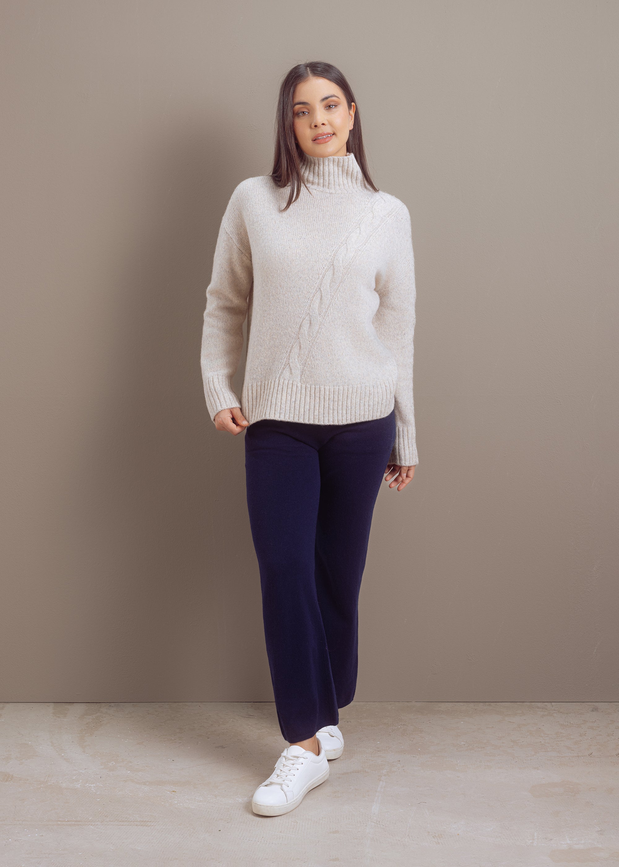 Zopfmuster-Pullover mit Rollkragen aus Wolle-Baumwoll-Mix