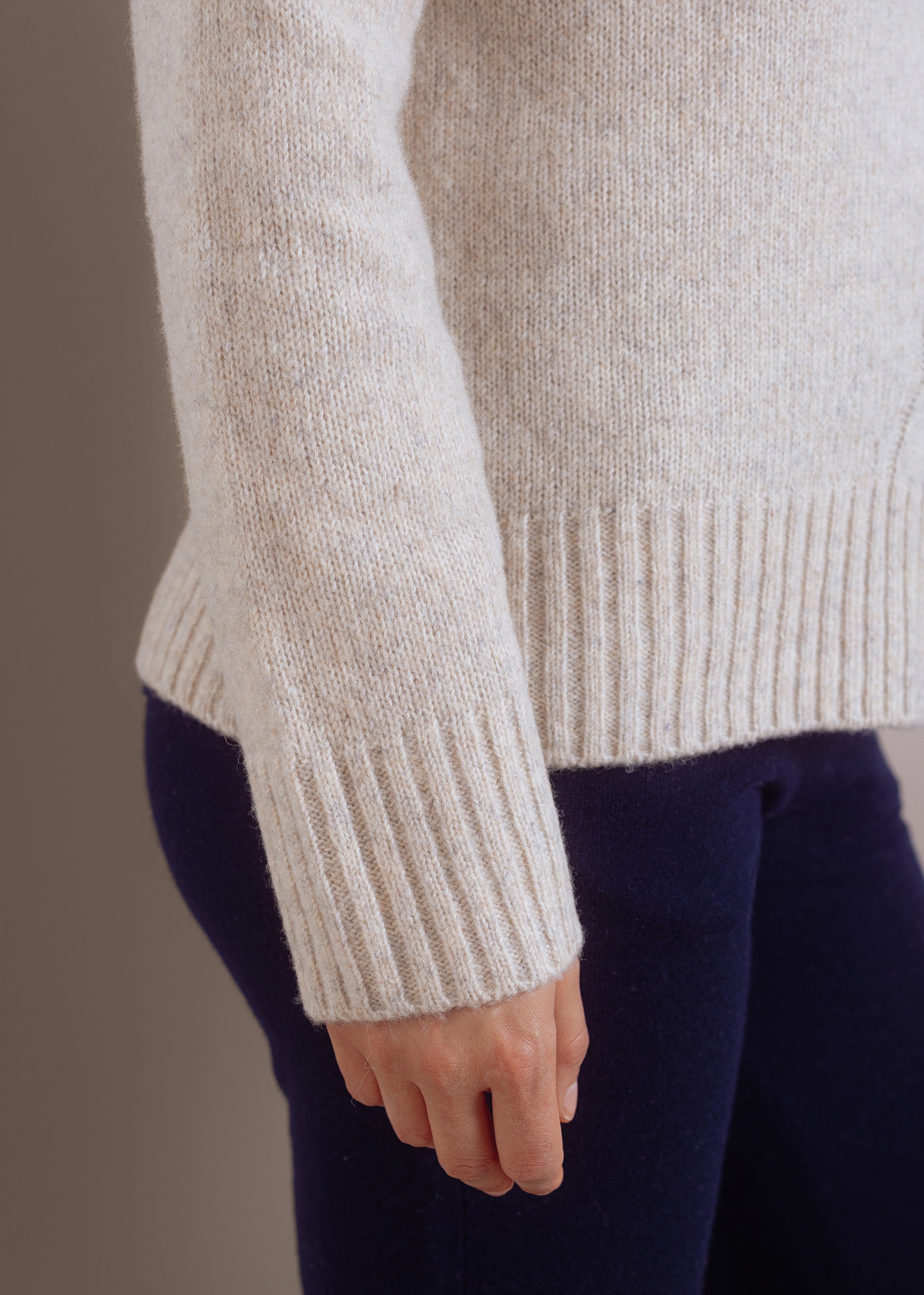 Zopfmuster-Pullover mit Rollkragen aus Wolle-Baumwoll-Mix