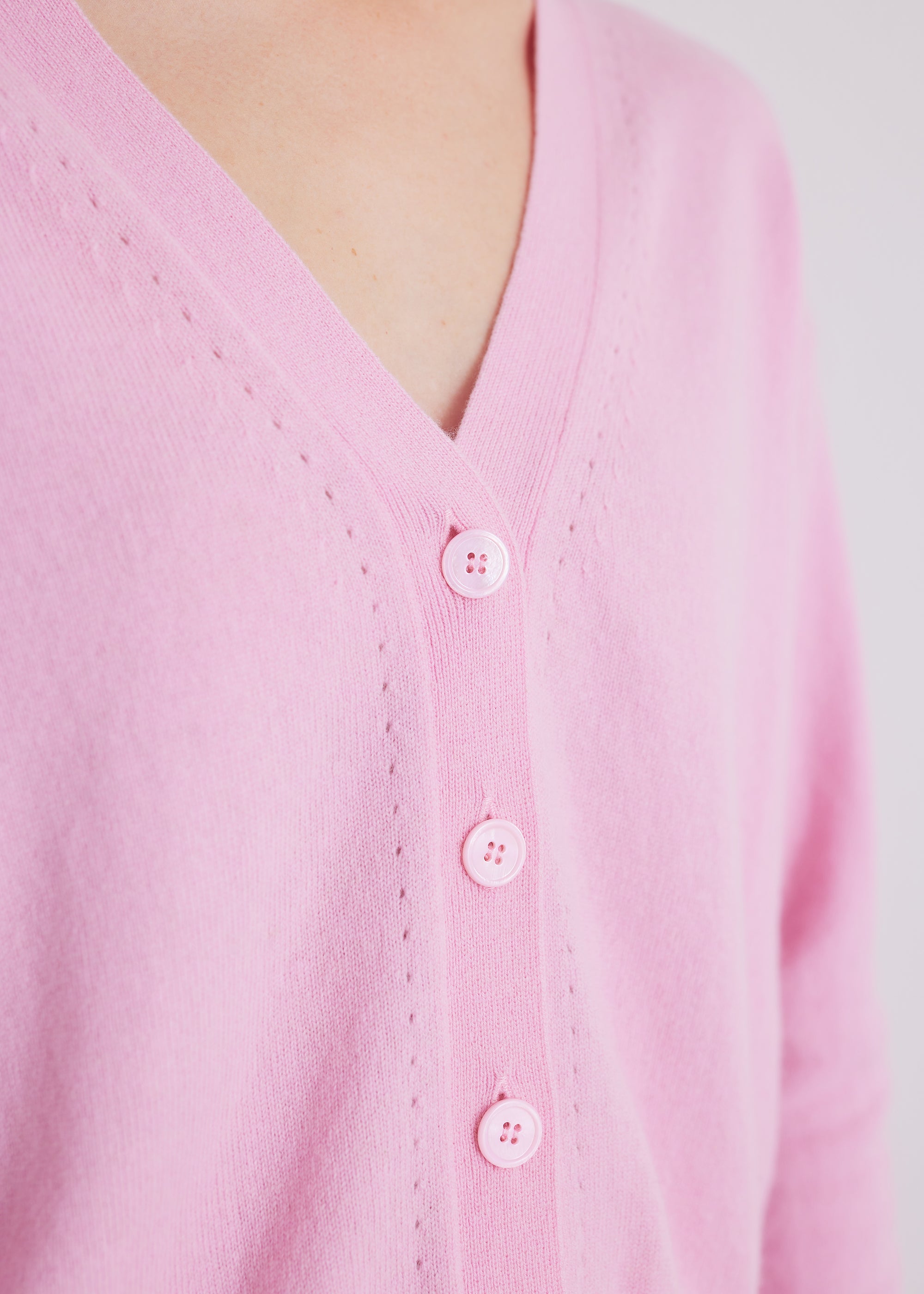 Strickcardigan aus reiner Wolle mit V-Ausschnitt