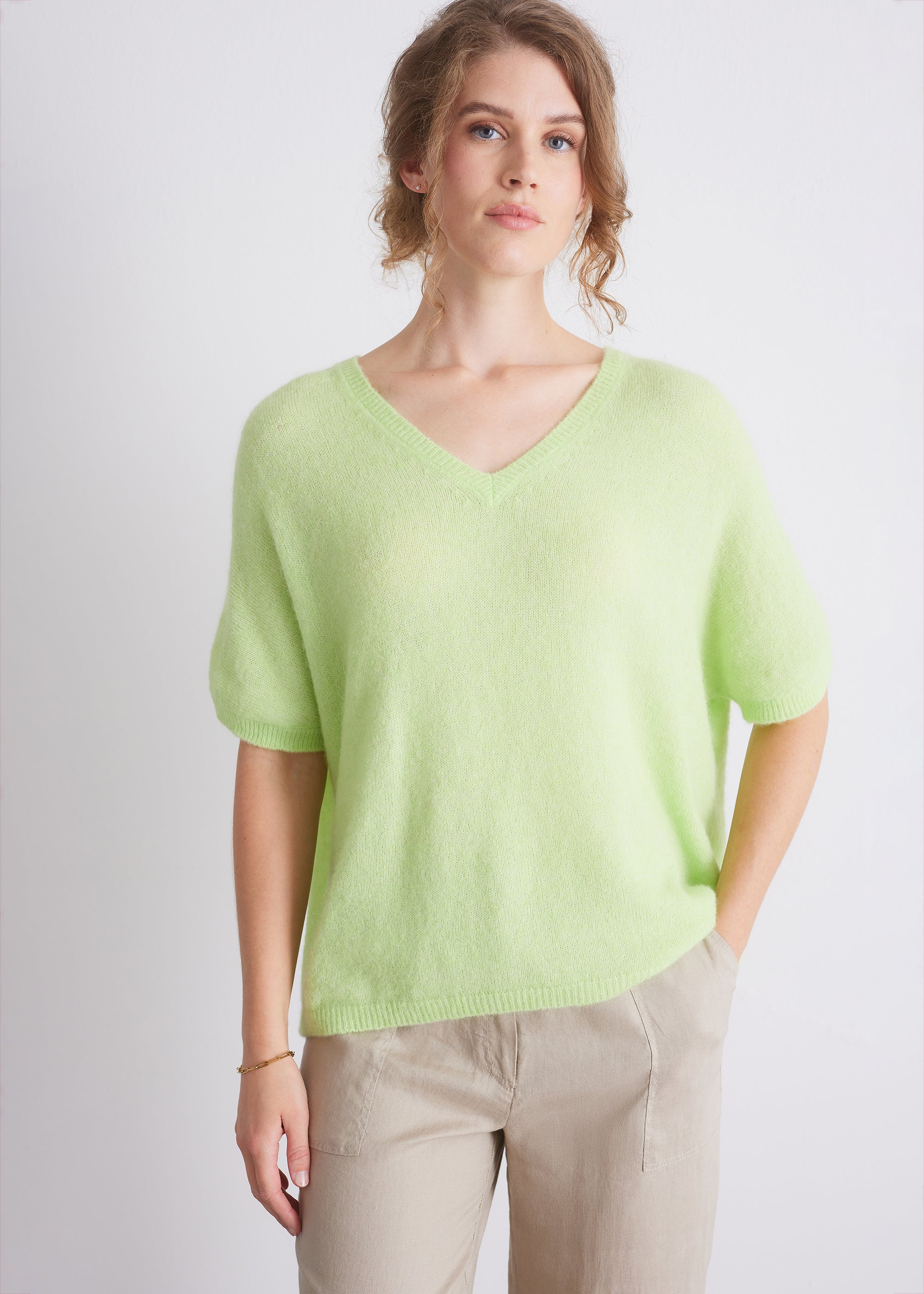 Kurzarm-Strickpullover aus Alpakamix mit V-Ausschnitt