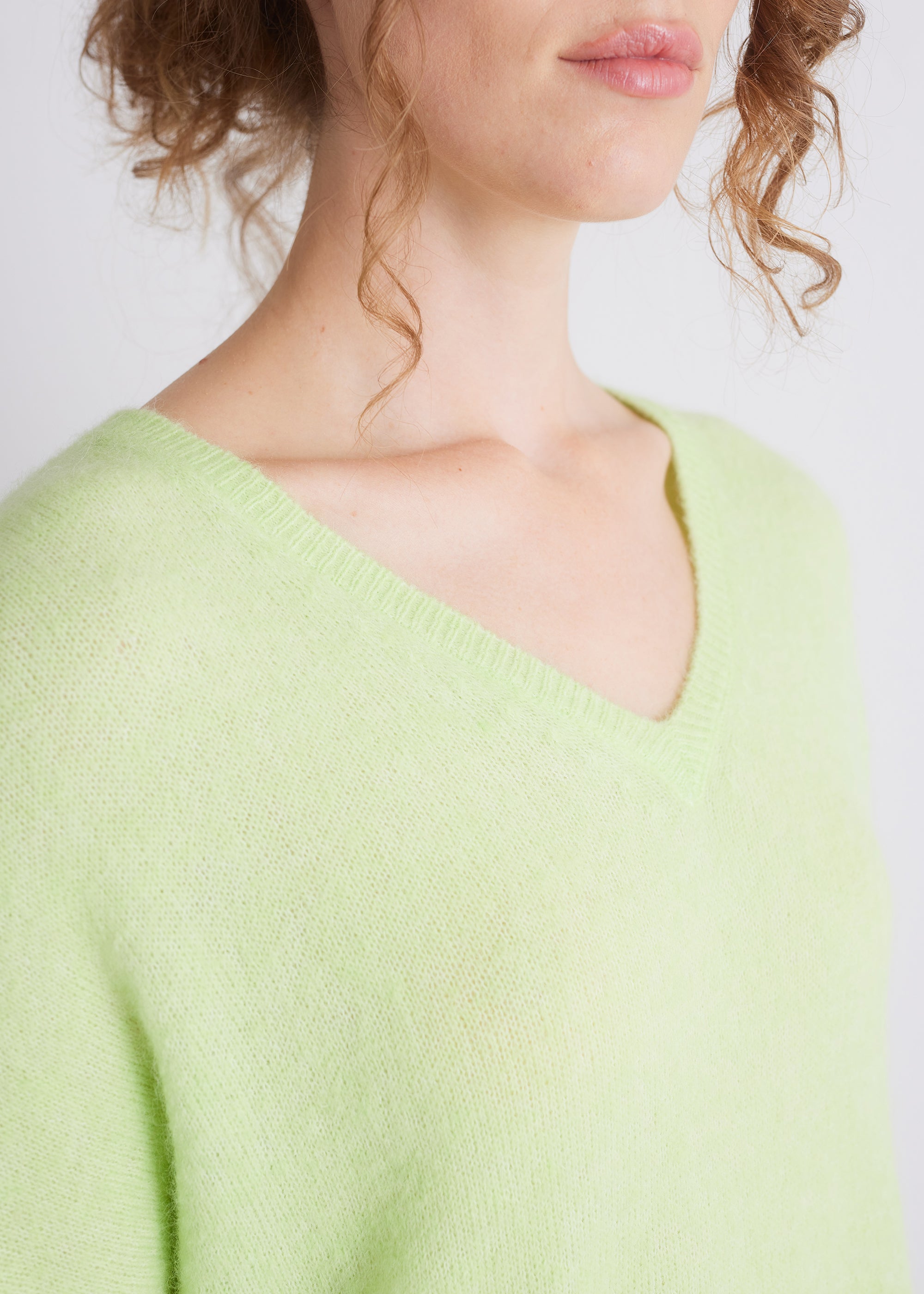 Kurzarm-Strickpullover aus Alpakamix mit V-Ausschnitt