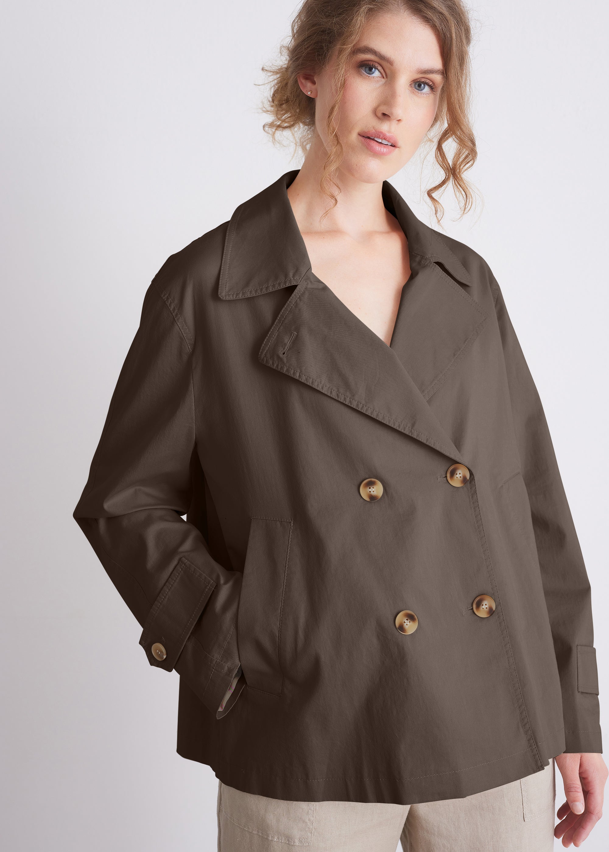 Kurztrench mit Reverskragen und Doppelknopfleiste