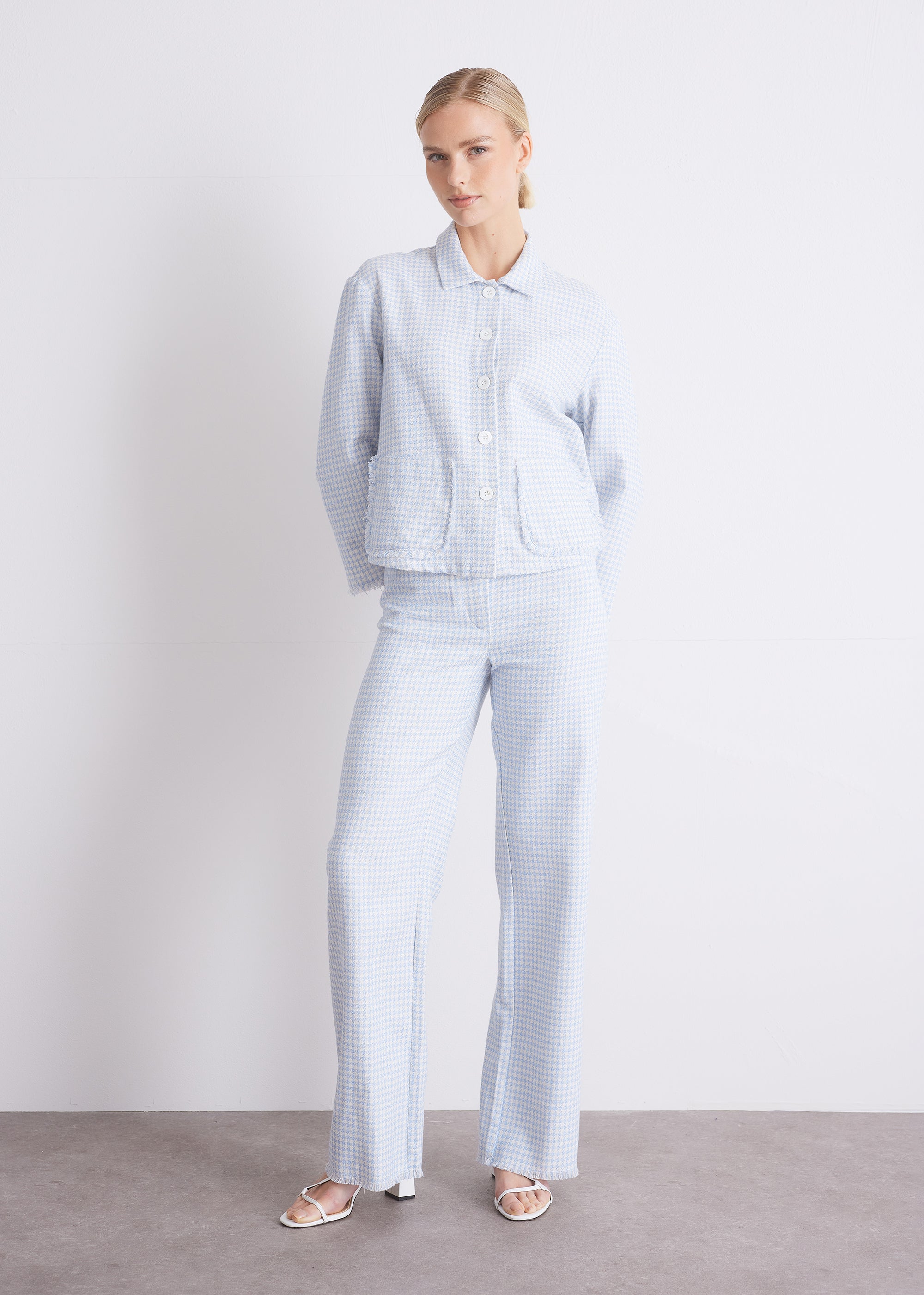 Kurzjacke aus Baumwoll-Hanf-Mischung mit Knopfleiste