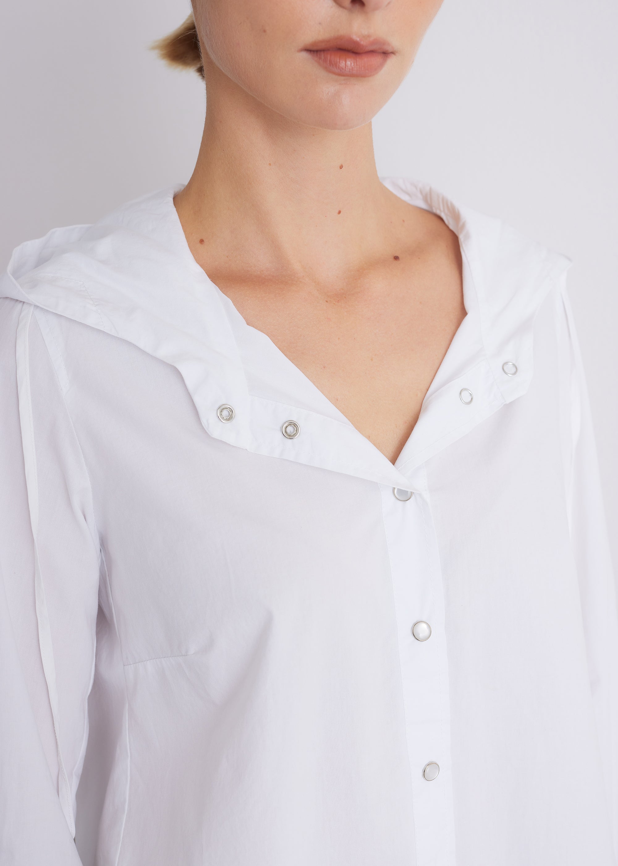 Bluse mit Kapuze aus OCS-Baumwolle