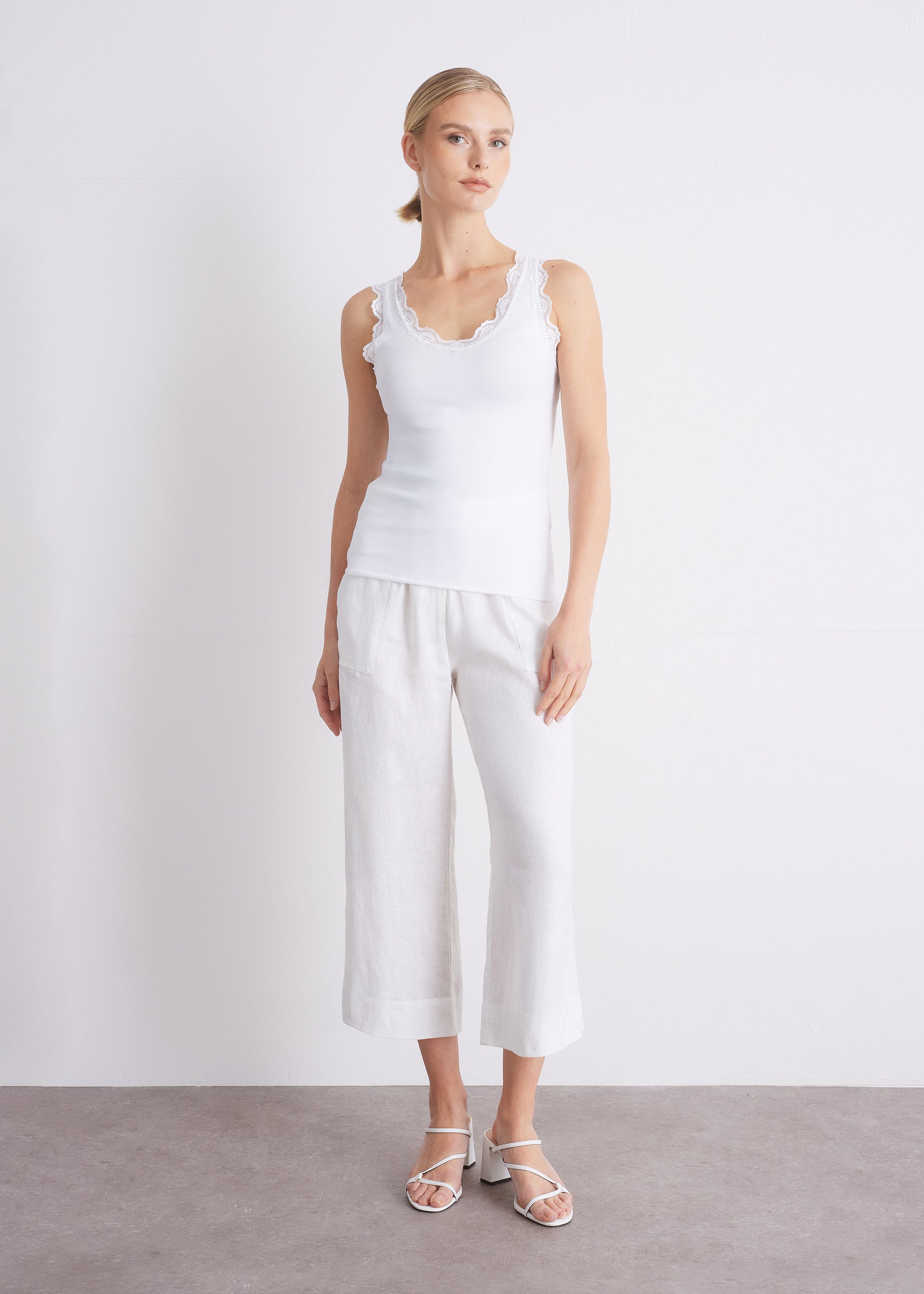 Spitzentop aus Viskose-Baumwoll-Mix