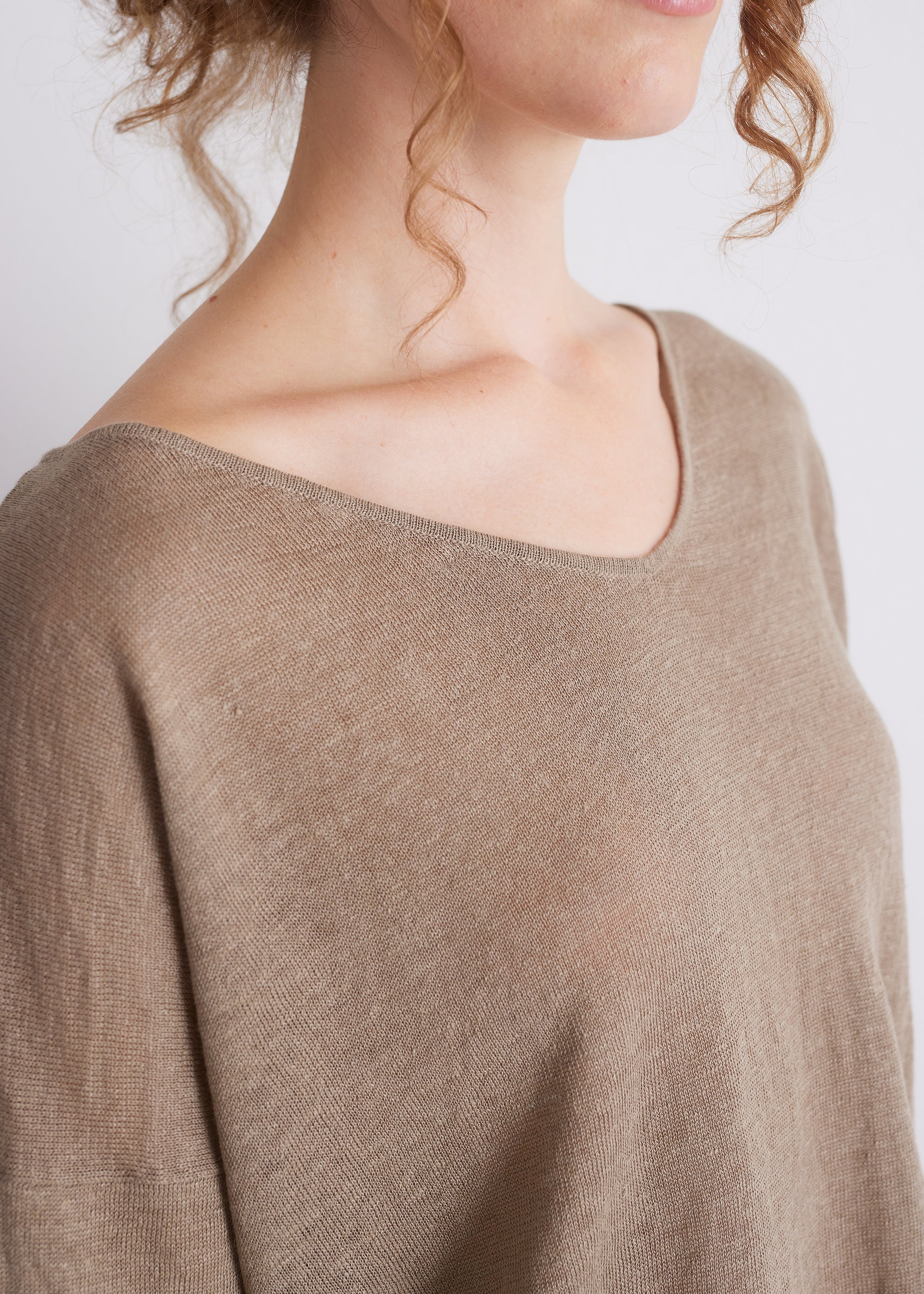 Leinenpullover mit V-Ausschnitt