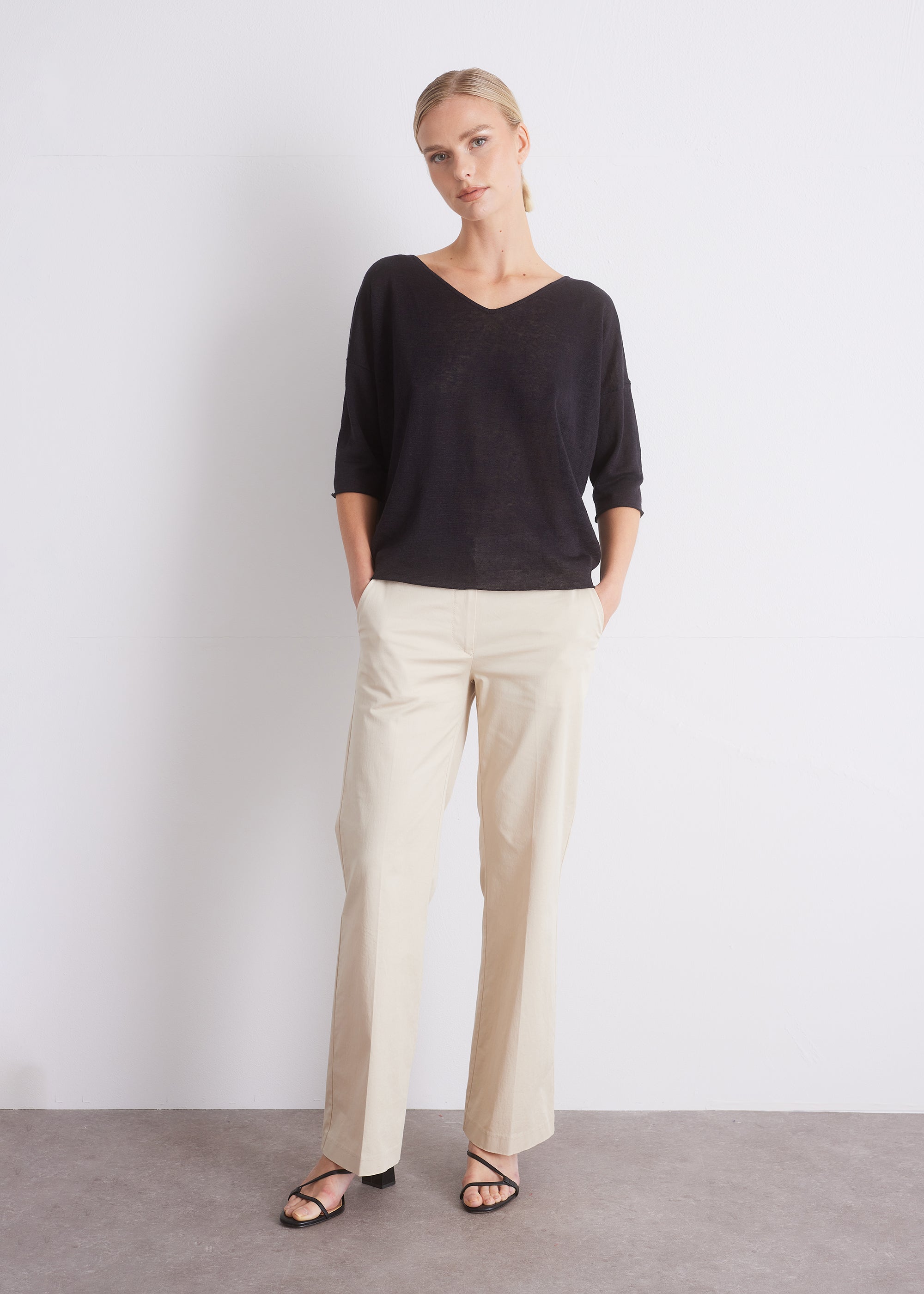 Leinenpullover mit V-Ausschnitt