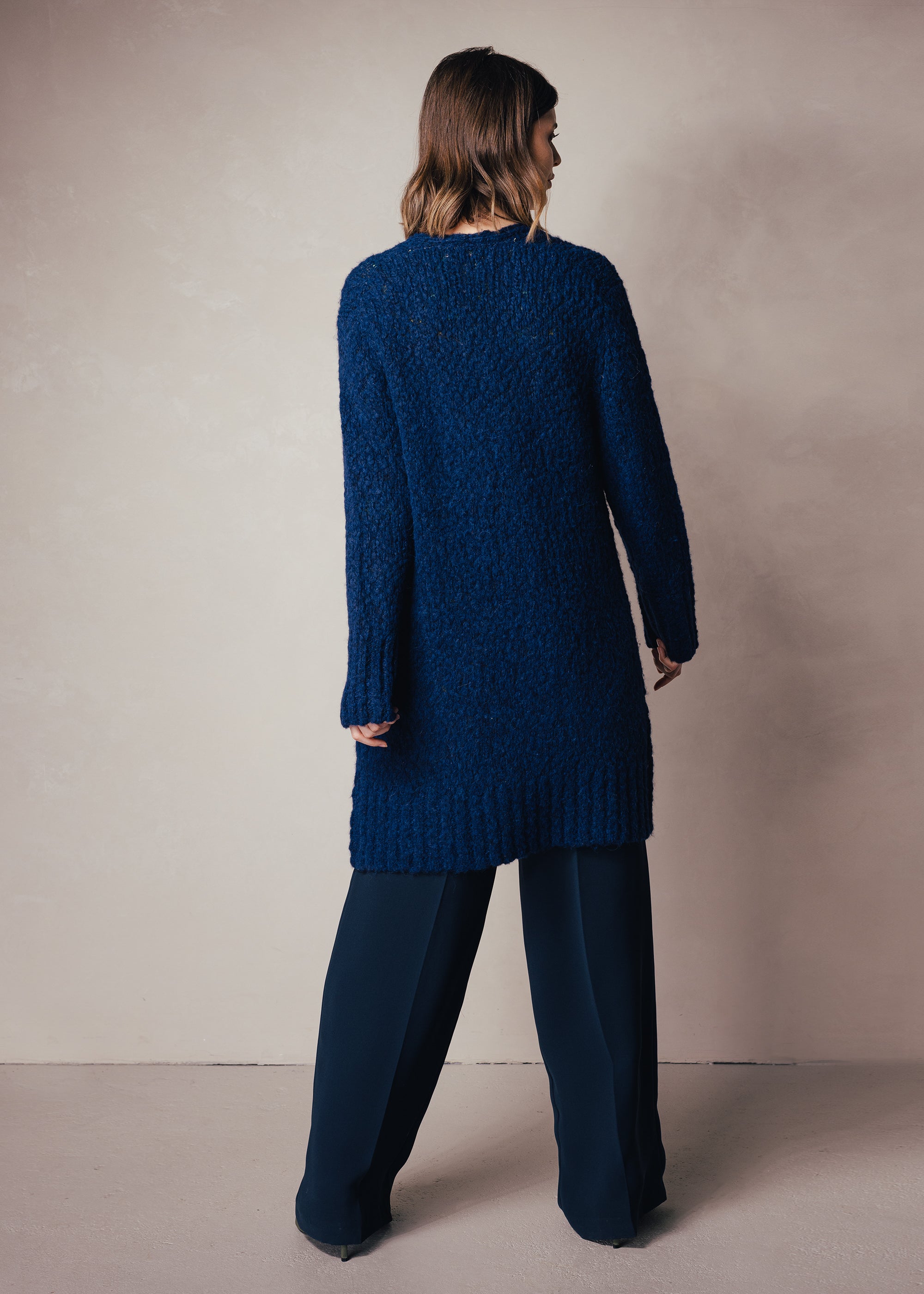 Langer Cardigan mit aufgesetzten Taschen aus Merino-Mix