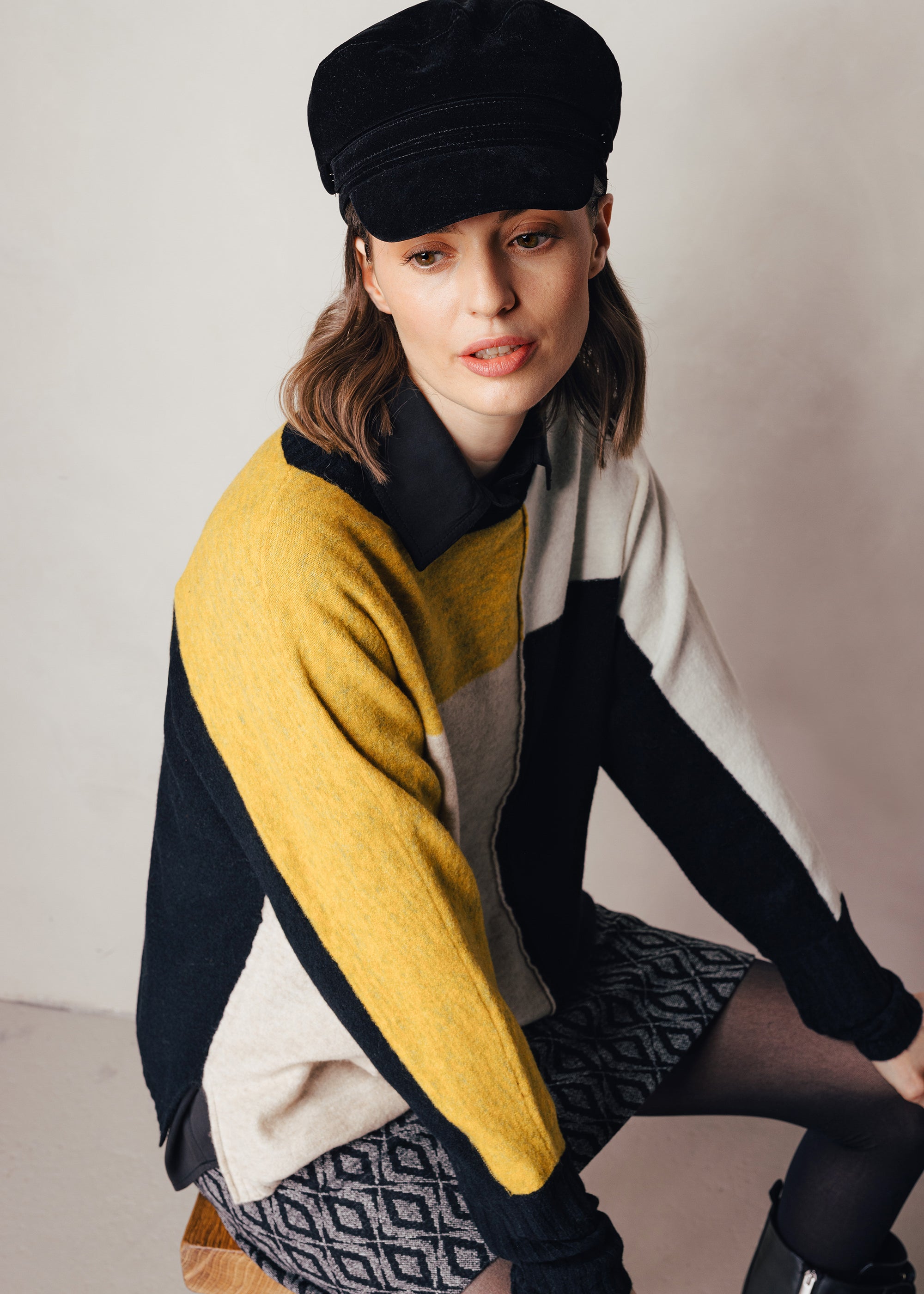 Mehrfarbiger Pullover mit Fledermausärmeln aus Woll-Mix