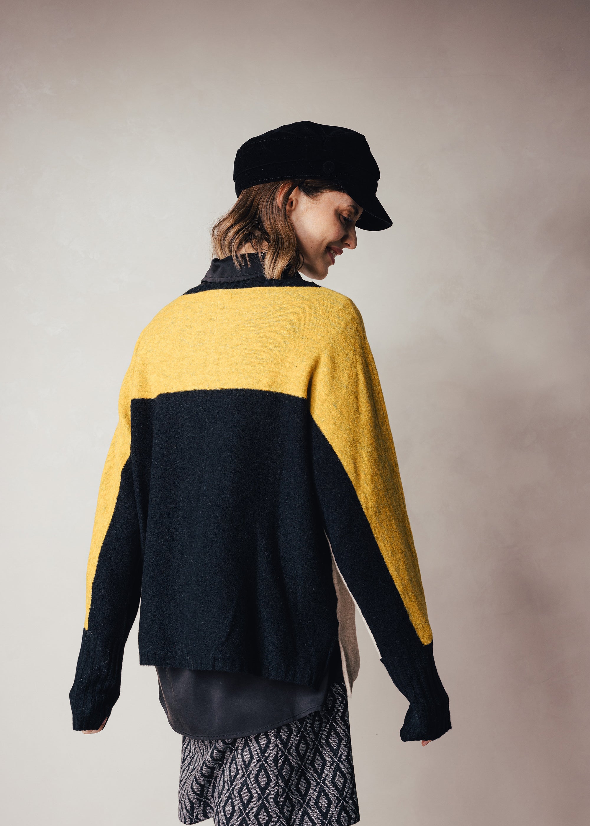 Mehrfarbiger Pullover mit Fledermausärmeln aus Woll-Mix