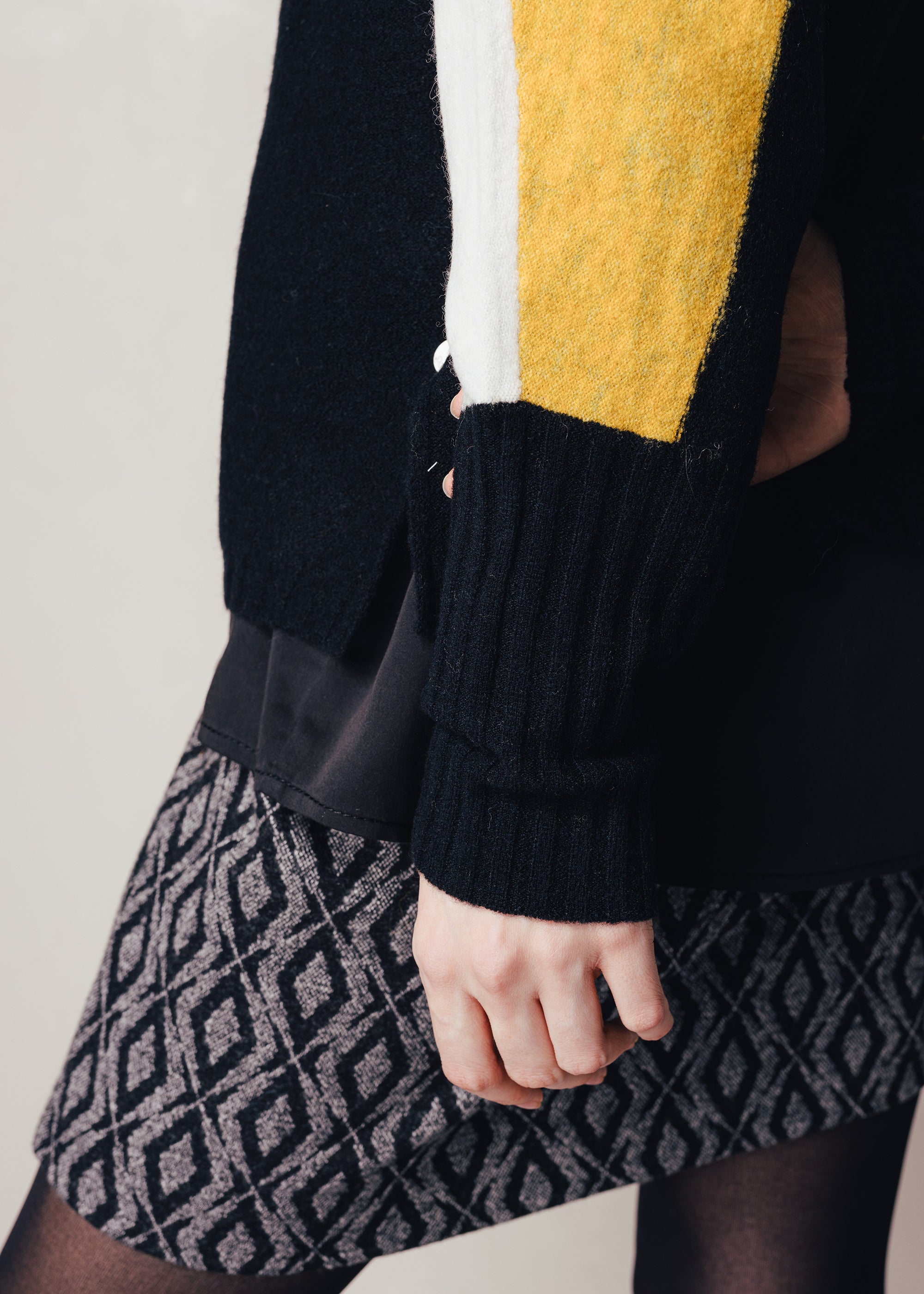Mehrfarbiger Pullover mit Fledermausärmeln aus Woll-Mix