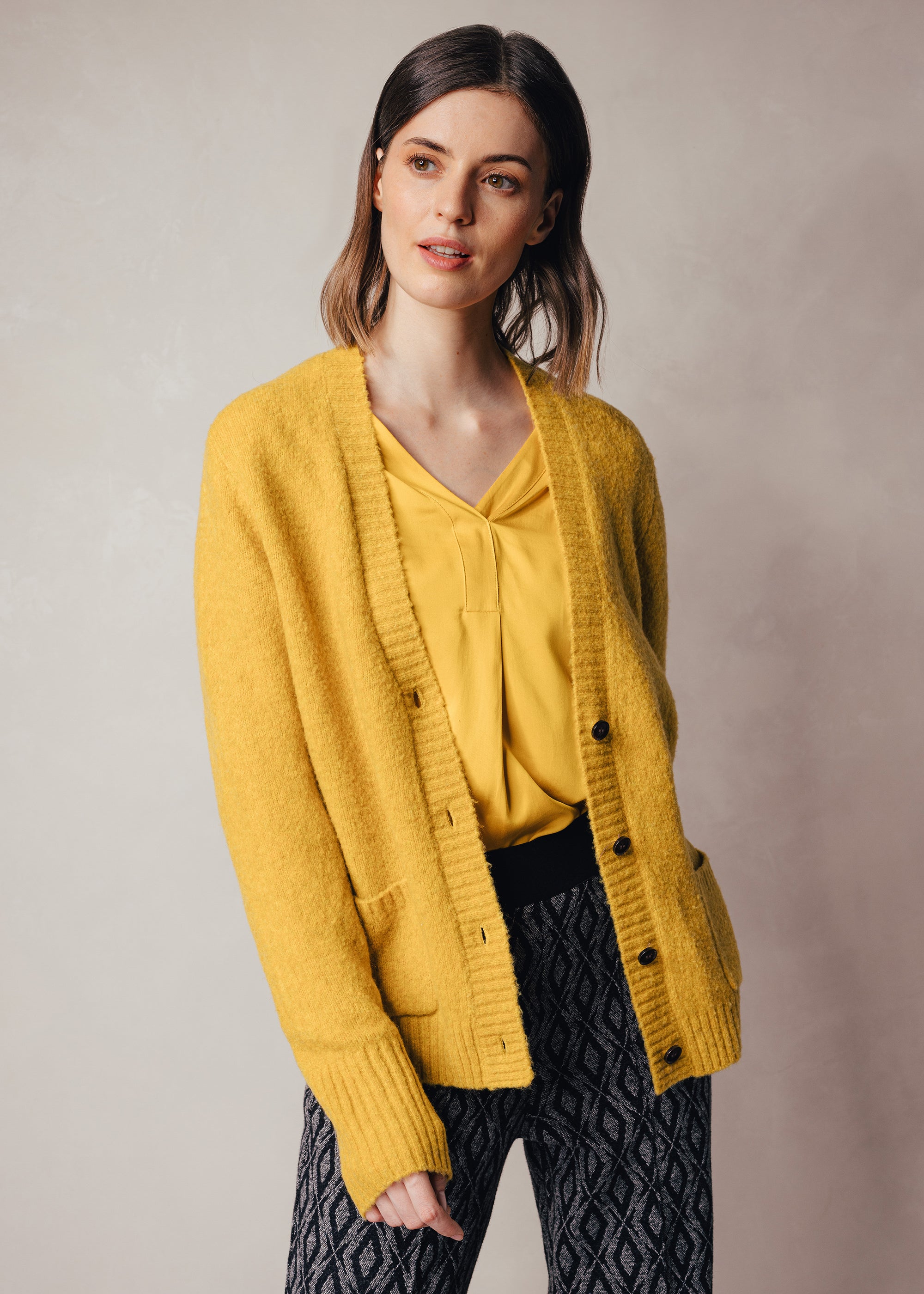 Cardigan mit aufgesetzten Taschen aus Yak-Woll-Mix