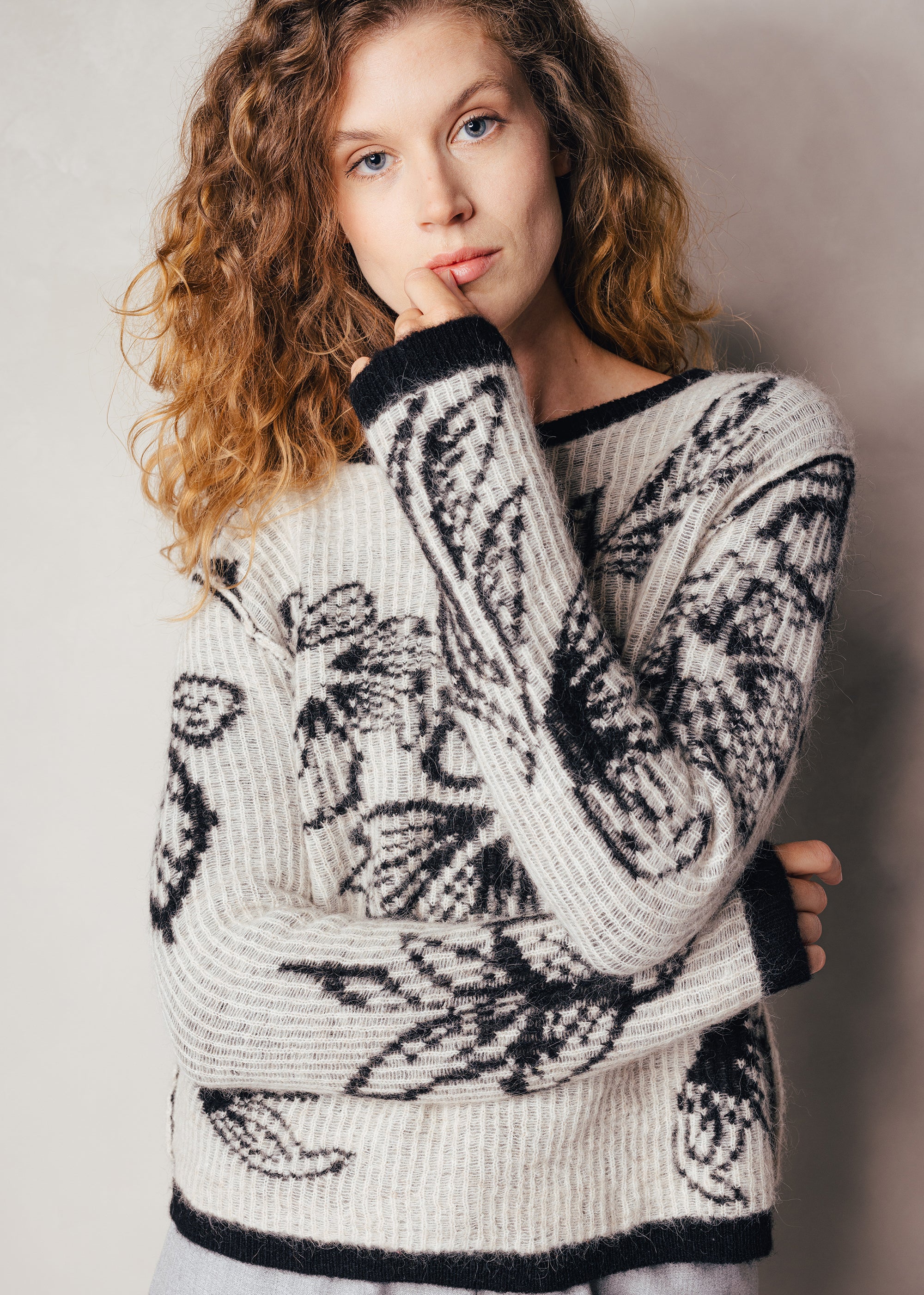 Jacquard-Pullover mit floralem Muster