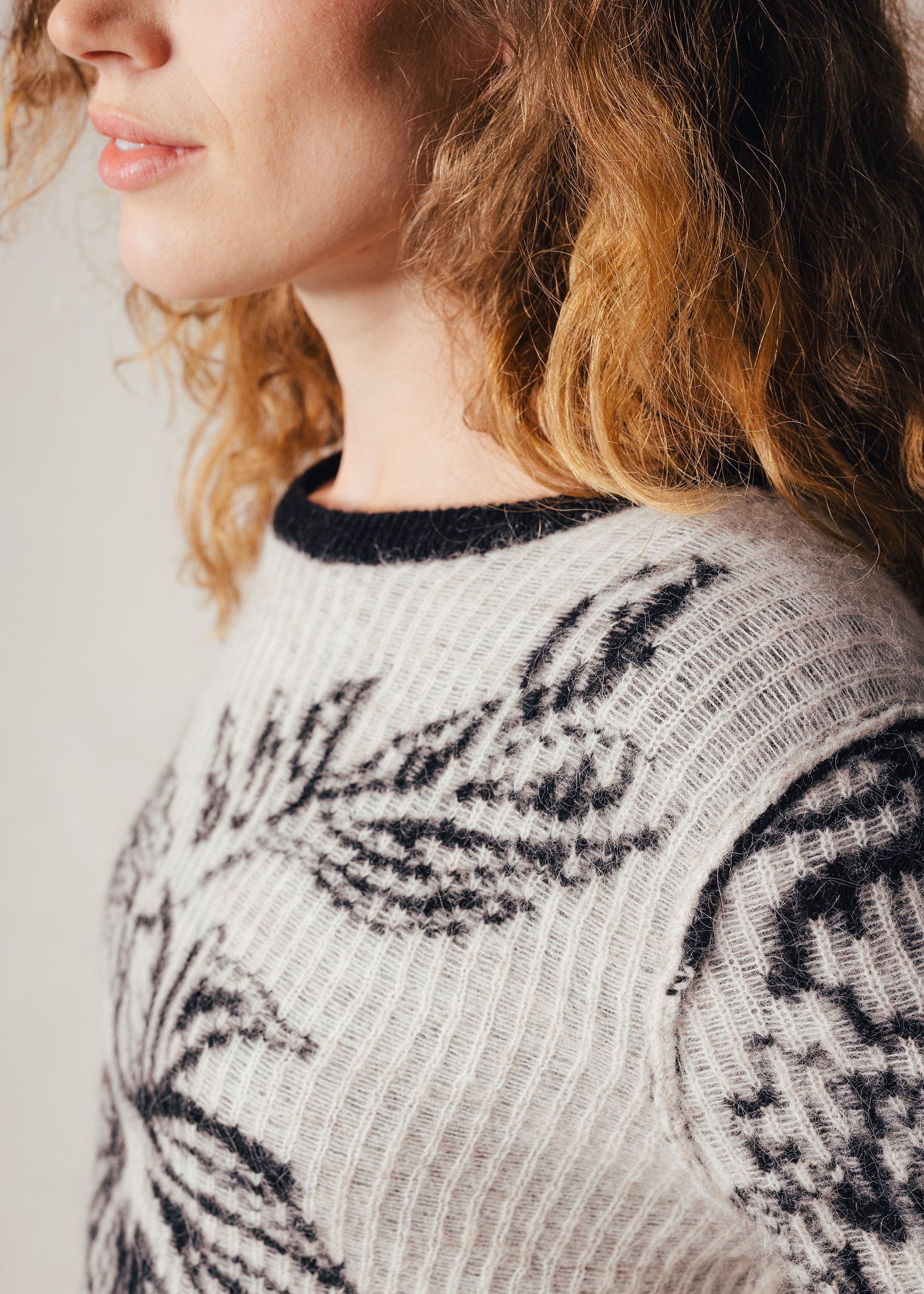 Jacquard-Pullover mit floralem Muster